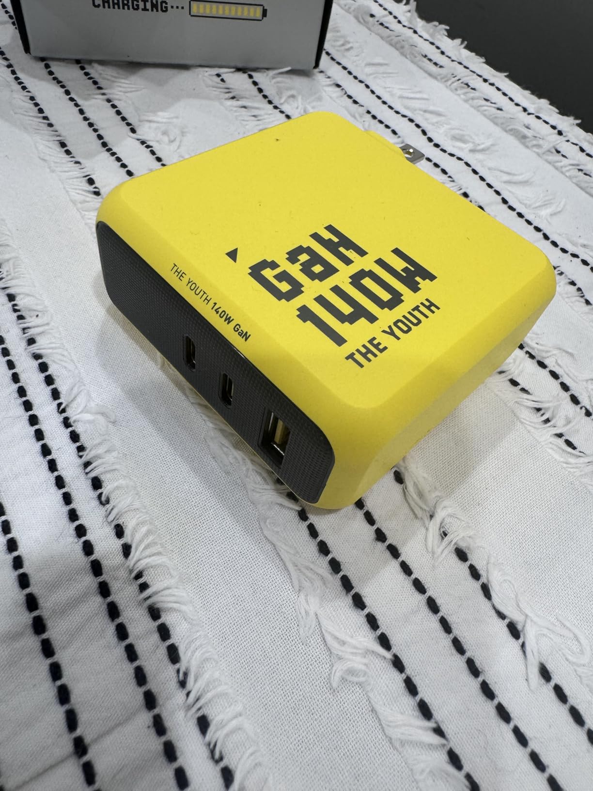 AOHI Youth 140W GaN+ USB C Charger 100W Laptop Fast Charger PD3.1 PPS 3-Port USB C Wall Charger Power Adapter for MacBook Pro 16'', Dell XPS, iPhone 17 Pro Max, iPad Pro, Tablet, Chromebook, Yellow customer photo 2