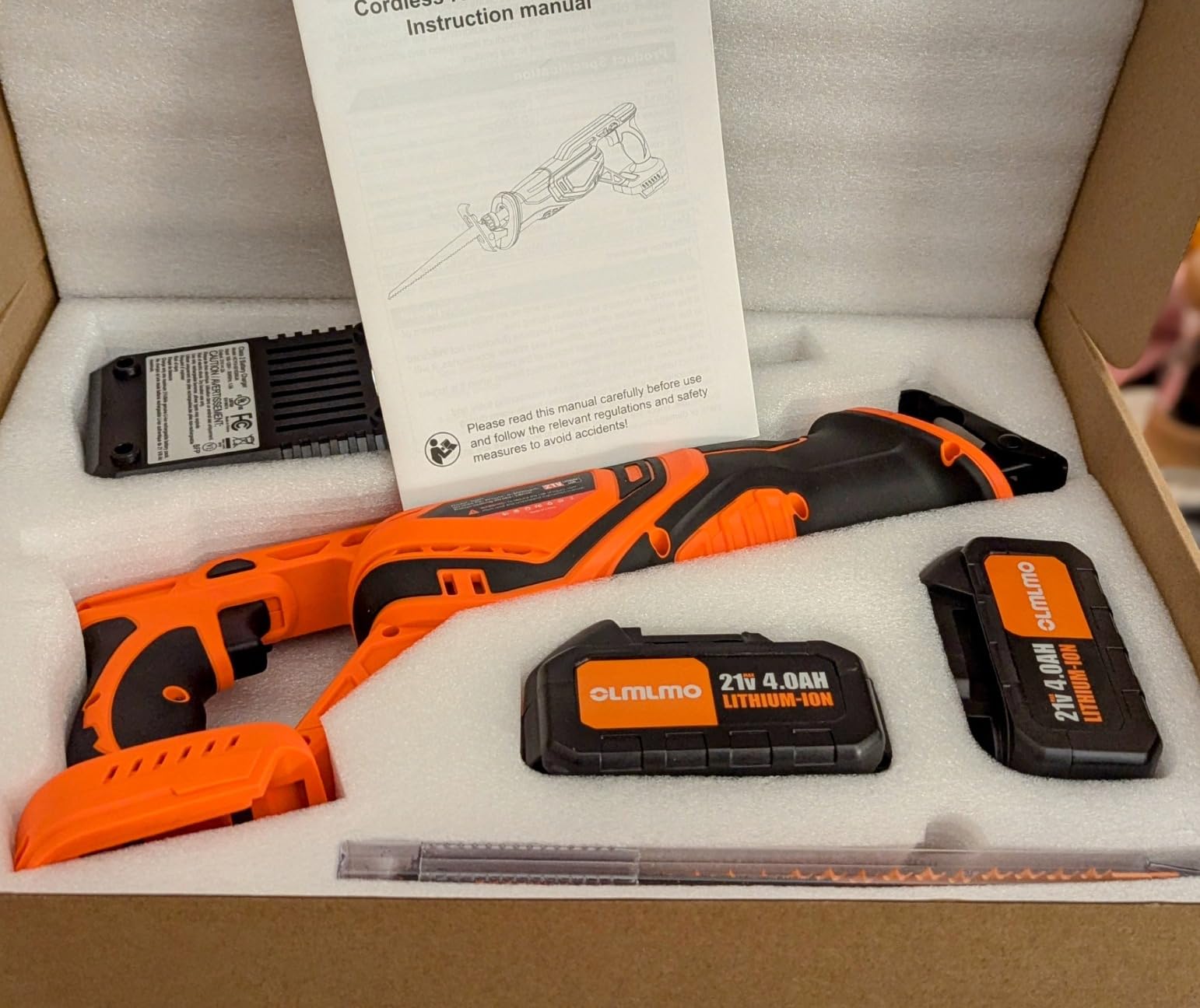 Cordless Reciprocating Saw With 8 Blades - 2x4000mAh Batteries, Brushless Motor, Variable Speed 0-3200 SPM, Tool-Free Blade Change, Power Reciprocating Saw for PVC Wood, Metal Cutting DIY customer photo 2