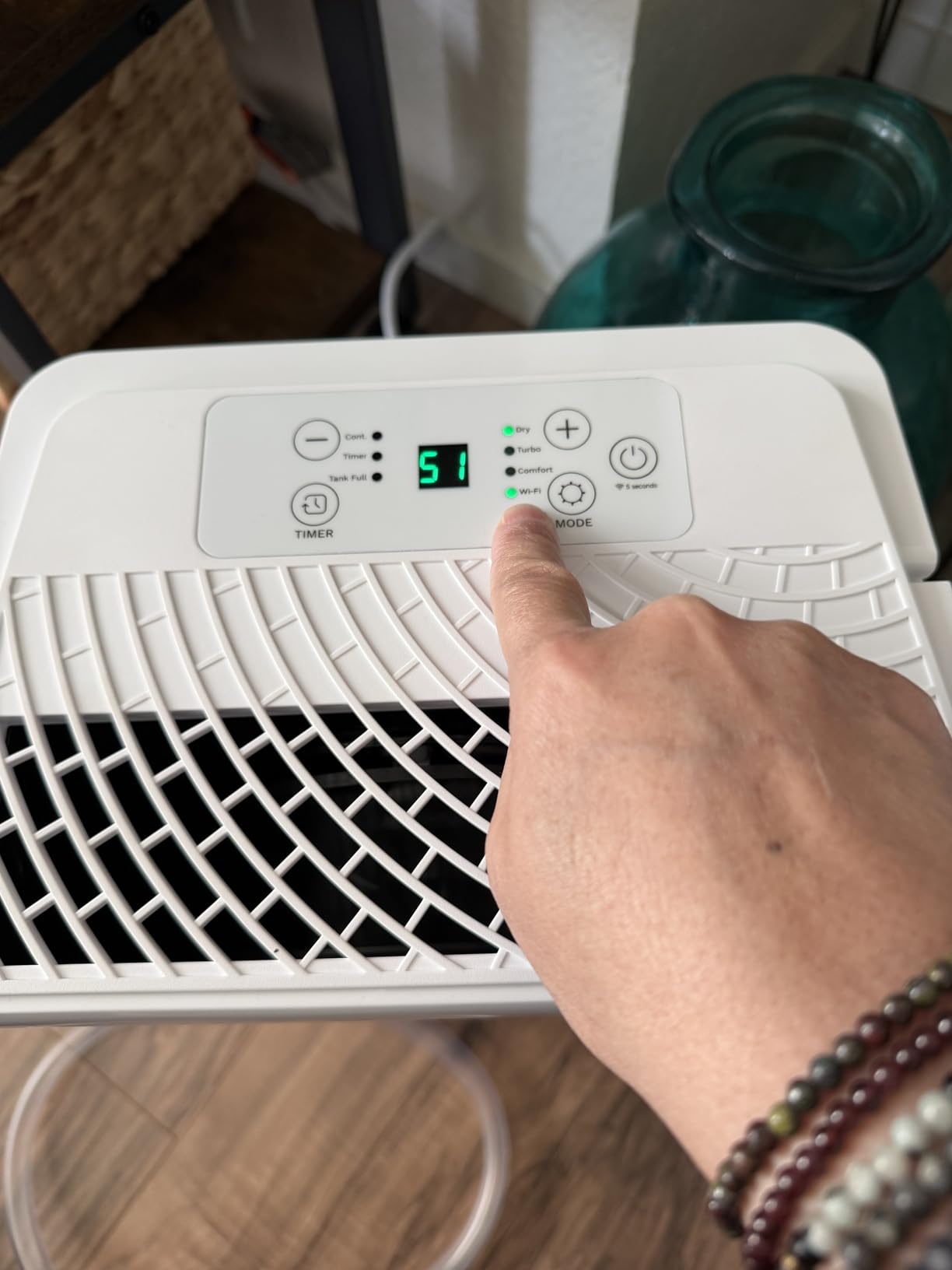 hOmeLabs Dehumidifier for Home, Office, Basements with Powerful Moisture Removal, Humidity Control, Auto Shut-off, Quiet Operation - 7,000 Sq Ft Wi-Fi (50 Pint MAX 120 Pint at 95°F, 90% RH) customer photo 1