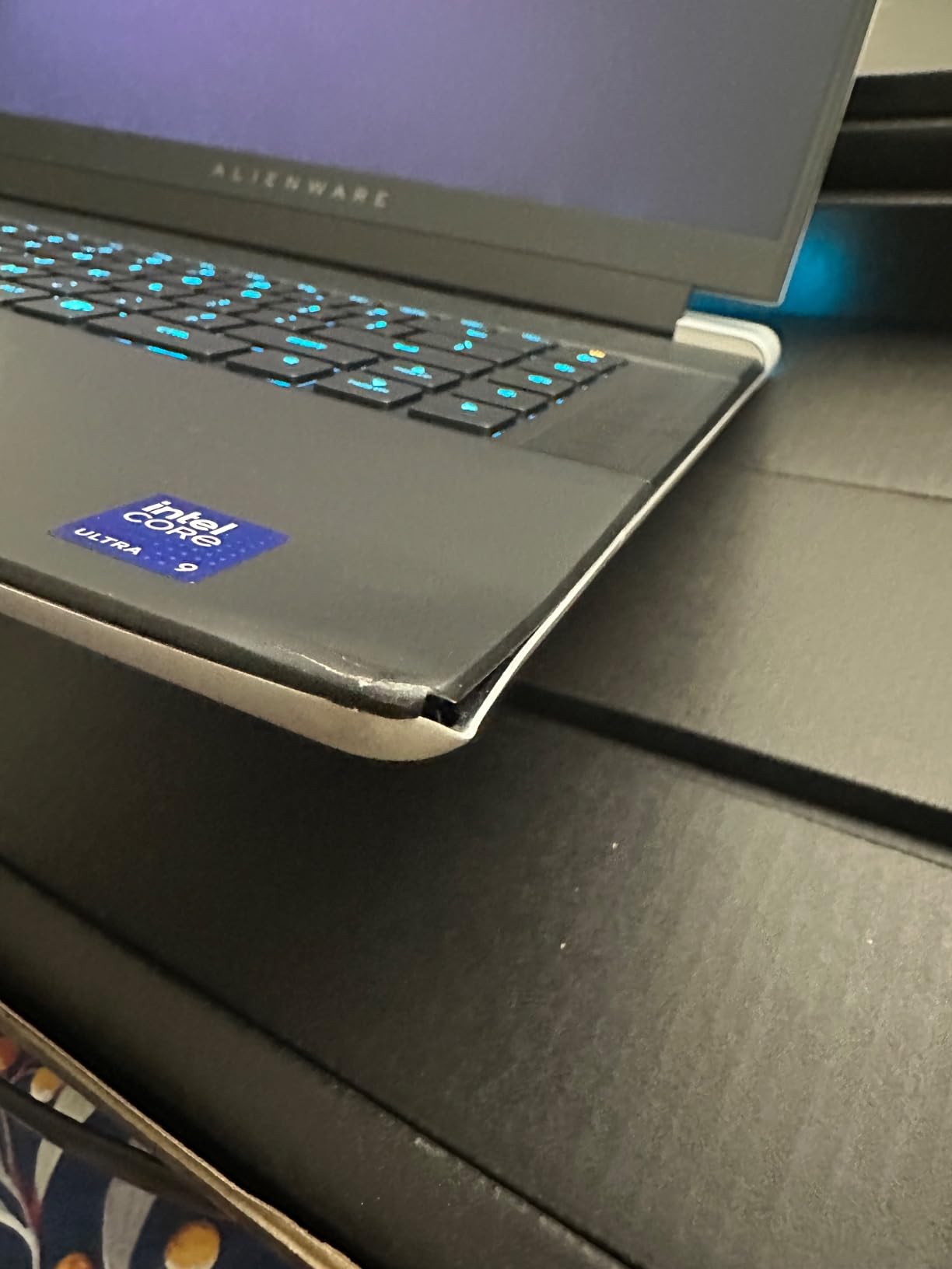 Alienware X16 R2 Gaming Laptop - 16-inch QHD+ 240Hz 3ms Display, Intel Core Ultra 9-185H, 32GB LPDDR5X RAM, 1TB SSD, NVIDIA GeForce RTX 4080 12GB GDDR6, Windows 11 Home, Onsite Service - Lunar Silver customer photo 2