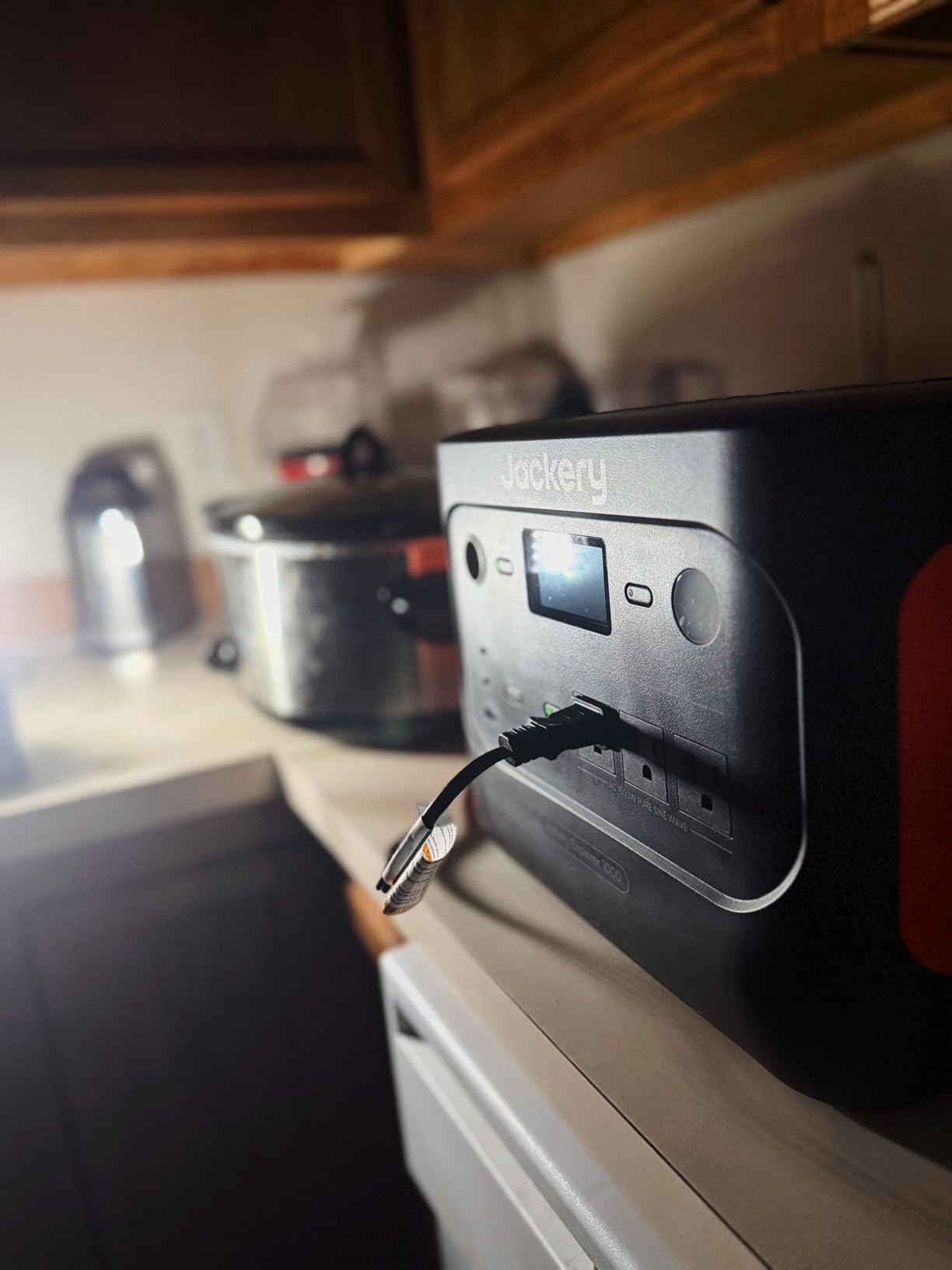 Solar Generator 1000 v2 with 200W Solar Panel, 1070Wh Portable Power Station LiFePO4 Battery, 1500W AC/100W USB-C Output, 1Hr Fast Charge for Outdoor, Off-Grid Living, RV, Emergency customer photo 1