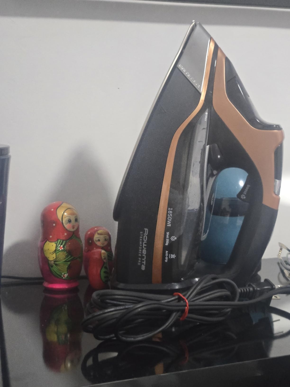 Rowenta Iron Steamer for Clothes Master Steam Station, Professional Steam Iron for Clothes with Stainless Steel Soleplate, 57 Oz, 400 Microsteam Holes, Built-In Pump, 1750 Watts, Black/Green, VR8338 customer photo 1