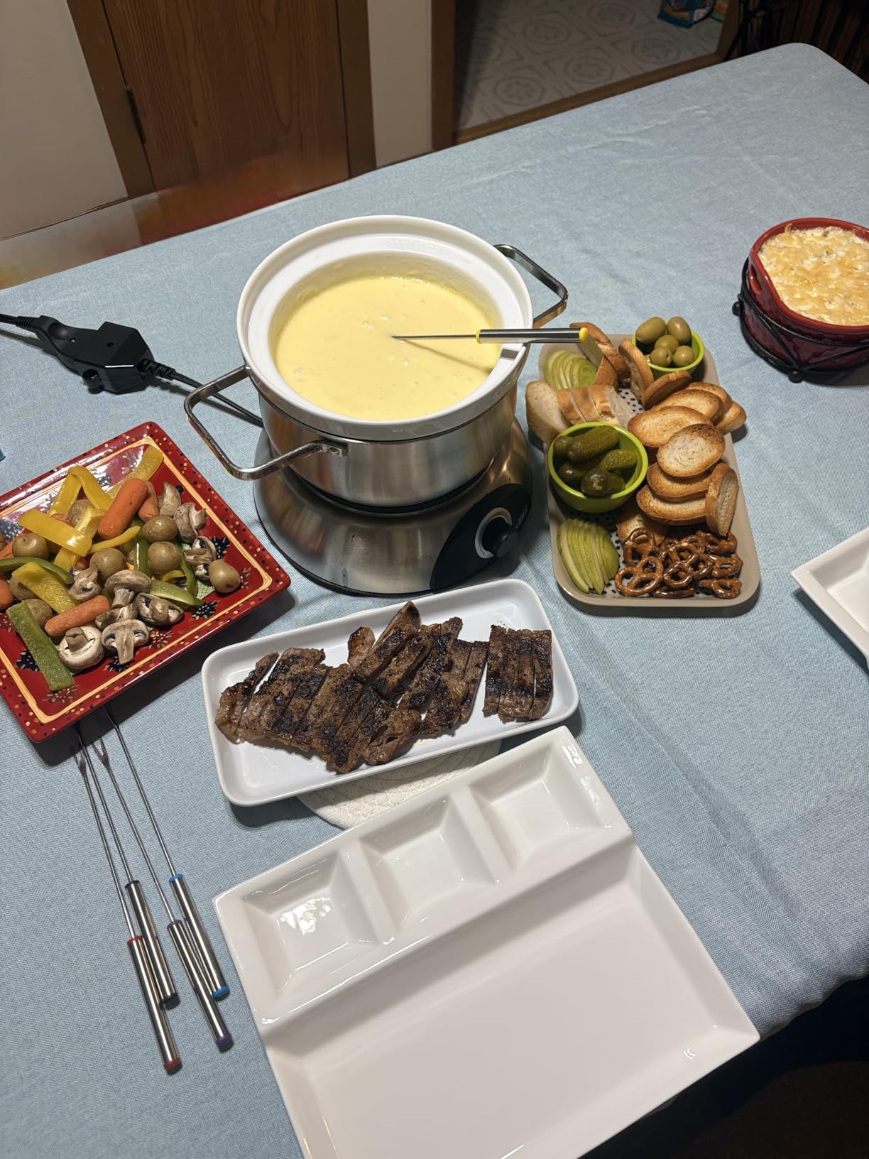 Artestia Swiss Design Large Capacity Electric Fondue Pot - 1-QT Ceramic Fondue for Cheese, Chocolat & 2.6-QT S/S Fondue Pot for Broth, Hot Oil, 8 Color-Coded Forks, 1500W customer photo 2