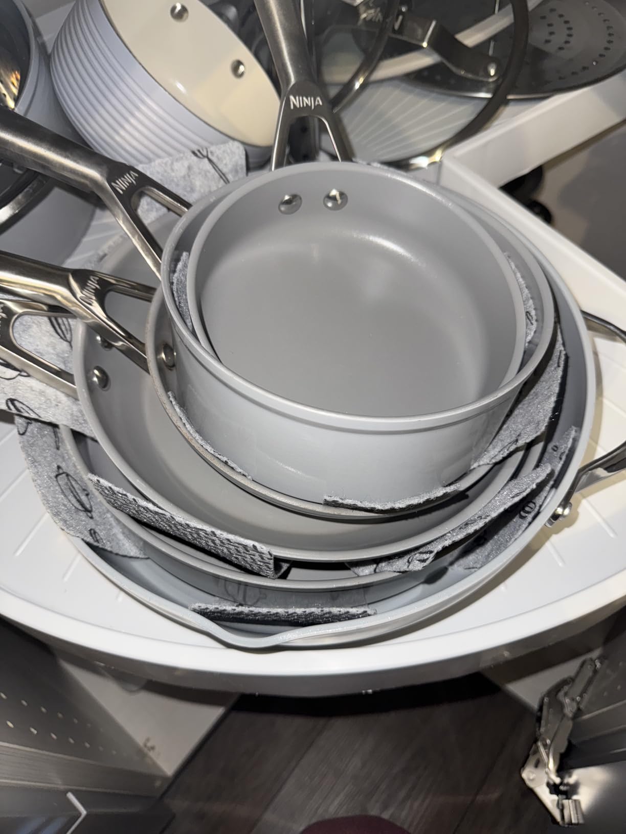 Ninja Ceramic Pro 10-Piece Cookware Set, NonStick Pots & Pans Set with Glass Lids, Nontoxic, PTFE Free, Ceramic Coated, Stove to Oven Safe, All Stovetop & Induction Compatible, Midnight Blue customer photo 1