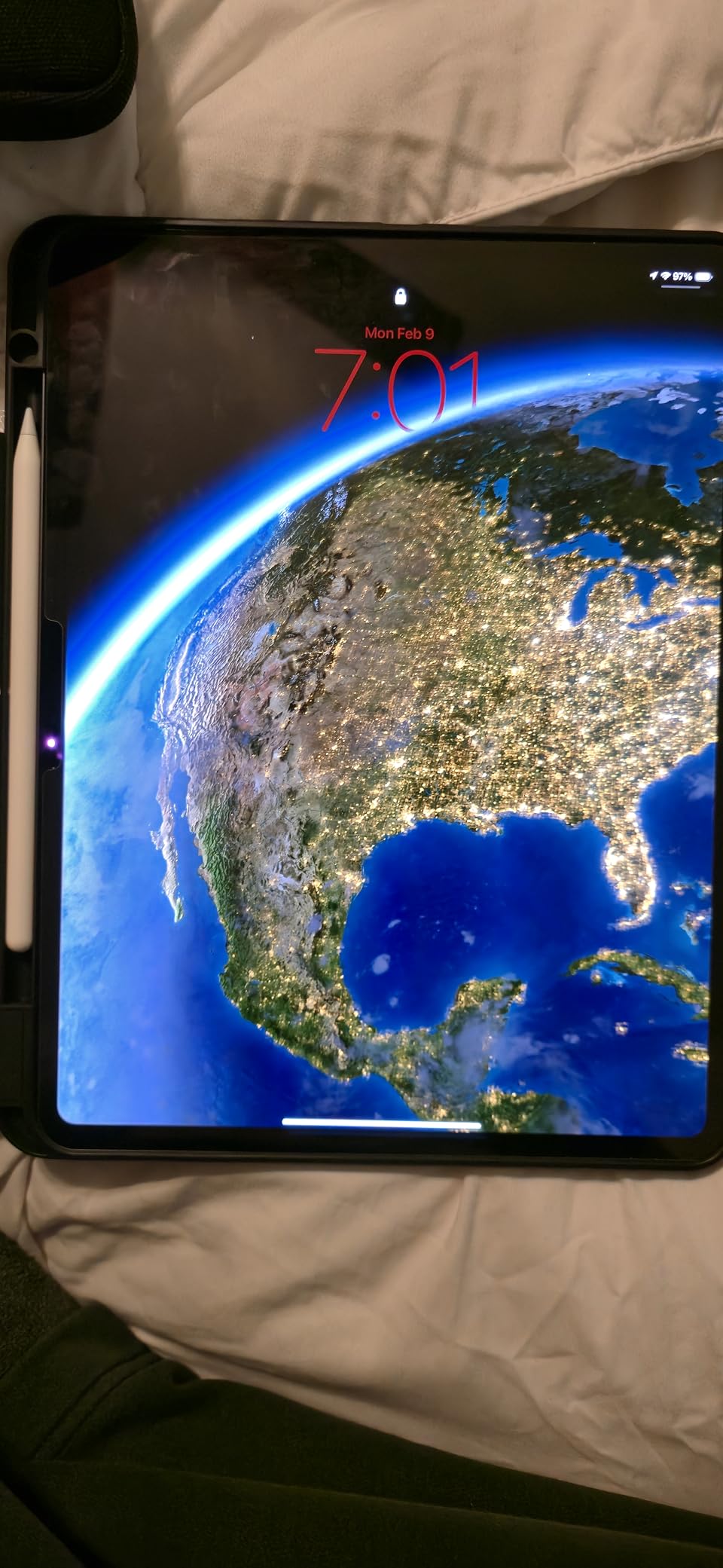 iPad Pro 13-Inch (M4): Built for Apple Intelligence, Ultra Retina XDR Display, 1TB, 12MP Front/Back Camera, LiDAR Scanner, Wi-Fi 6E, Face ID, All-Day Battery Life - Space Black customer photo 2