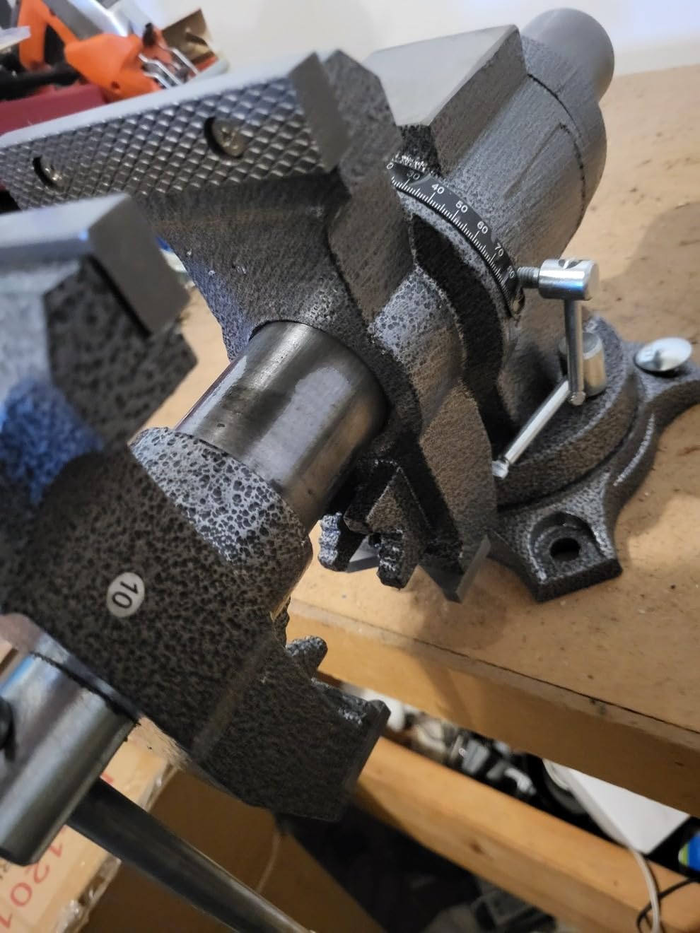 Bench Vise, 6inch Jaw Width 5inch Jaw Opening, 360° Swivel Base, Multipurpose Heavy Duty Workbench Vise with Anvil and 1 Pair Vise Jaw Pad, Table Vise Clamp force 5500LBS customer photo 2