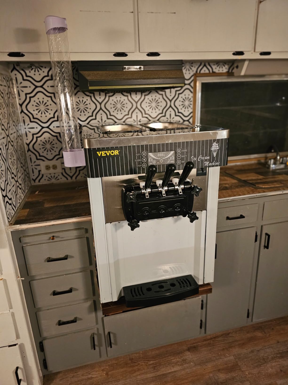 VEVOR Commercial Ice Cream Machine 5.3 to 7.4Gal per Hour Soft Serve with LED Display Auto Clean 3 Flavors Perfect for Restaurants Snack Bar, 2200W, Sliver customer photo 2