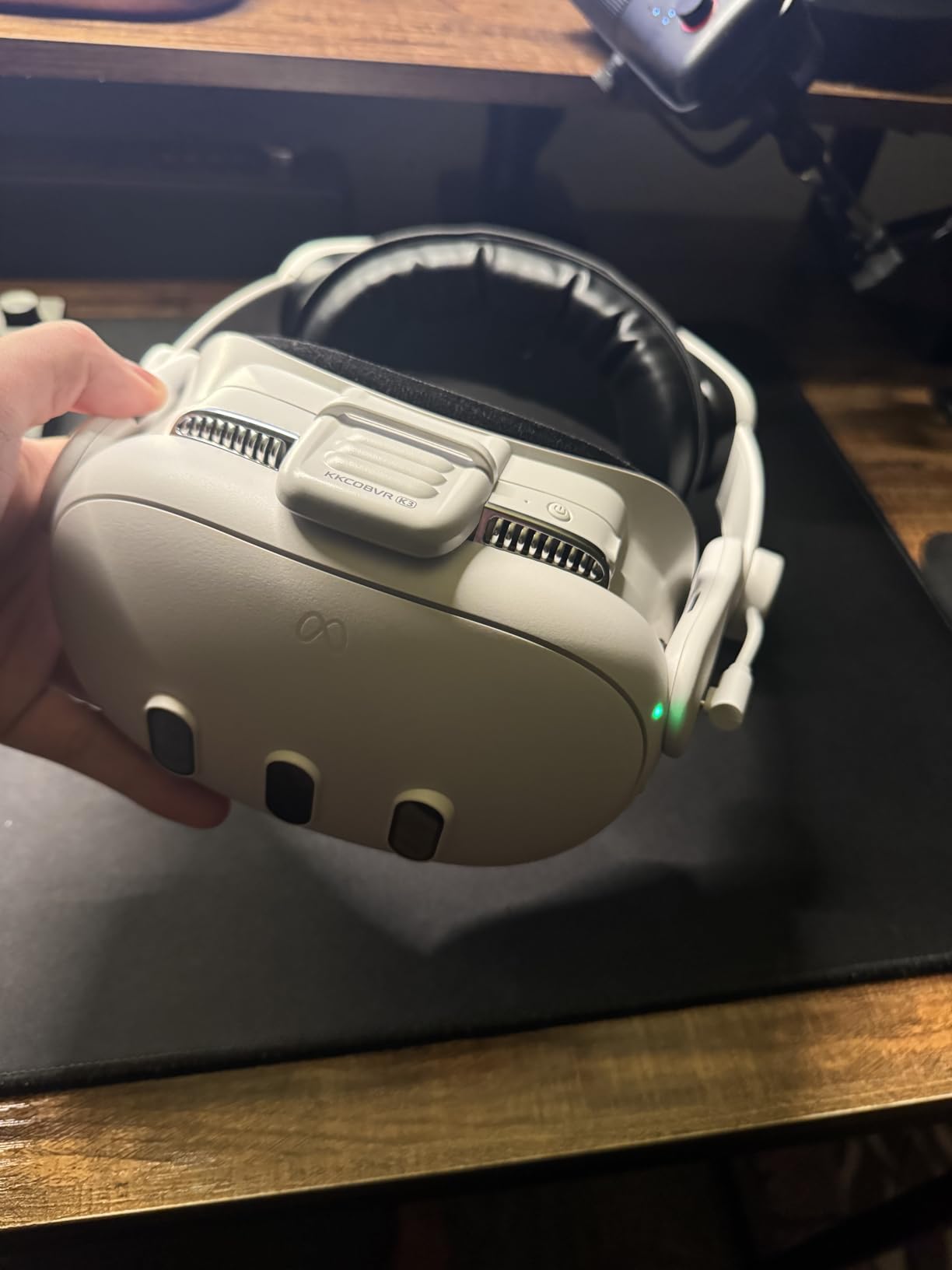 KIWI design K4 Boost Battery Head Strap for Meta Oculus Quest 3/3S, Adjustable VR Headband Accessories with Dual Charge, Extend Playtime & Reduce Facial Stress for Kids and Adults customer photo 1