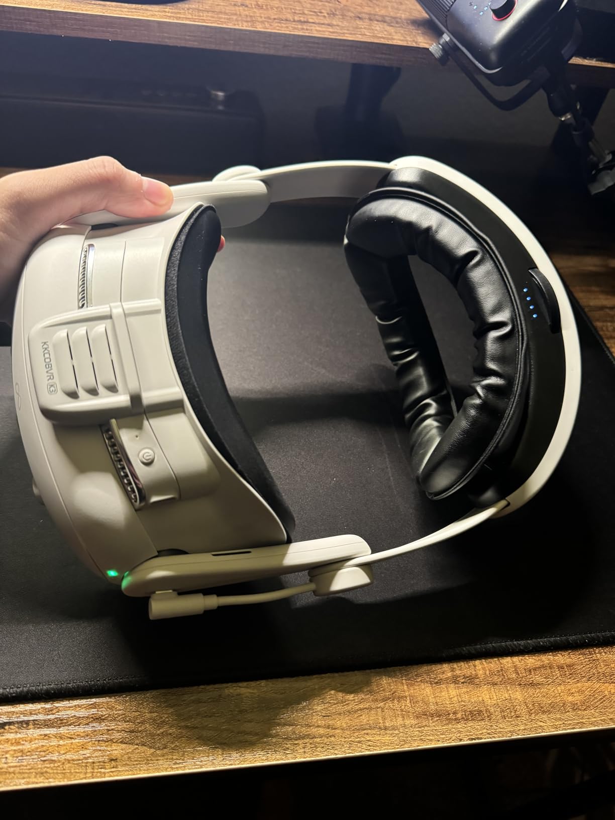 KIWI design K4 Boost Battery Head Strap for Meta Oculus Quest 3/3S, Adjustable VR Headband Accessories with Dual Charge, Extend Playtime & Reduce Facial Stress for Kids and Adults customer photo 2