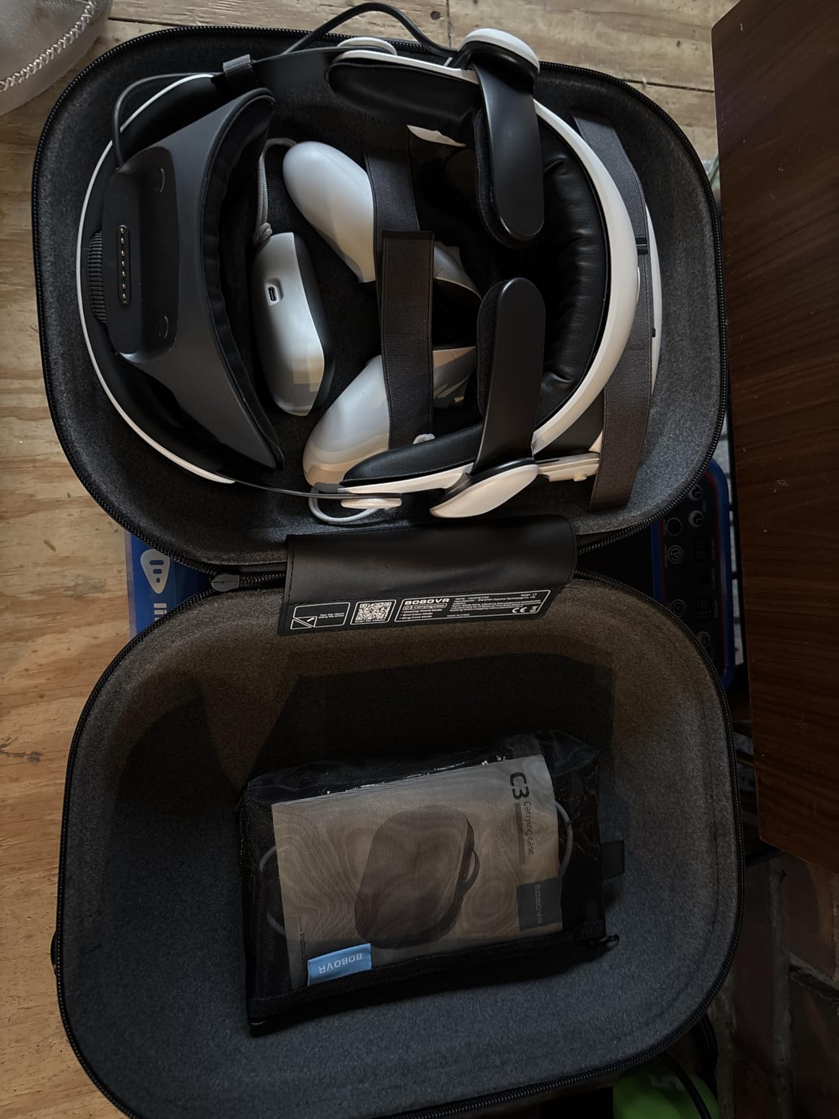 BOBOVR C3 Carrying Case,Three Versatile Modes, Desktop Stand for Tidy Workspace, Compatible with Quest 3/3S customer photo 1