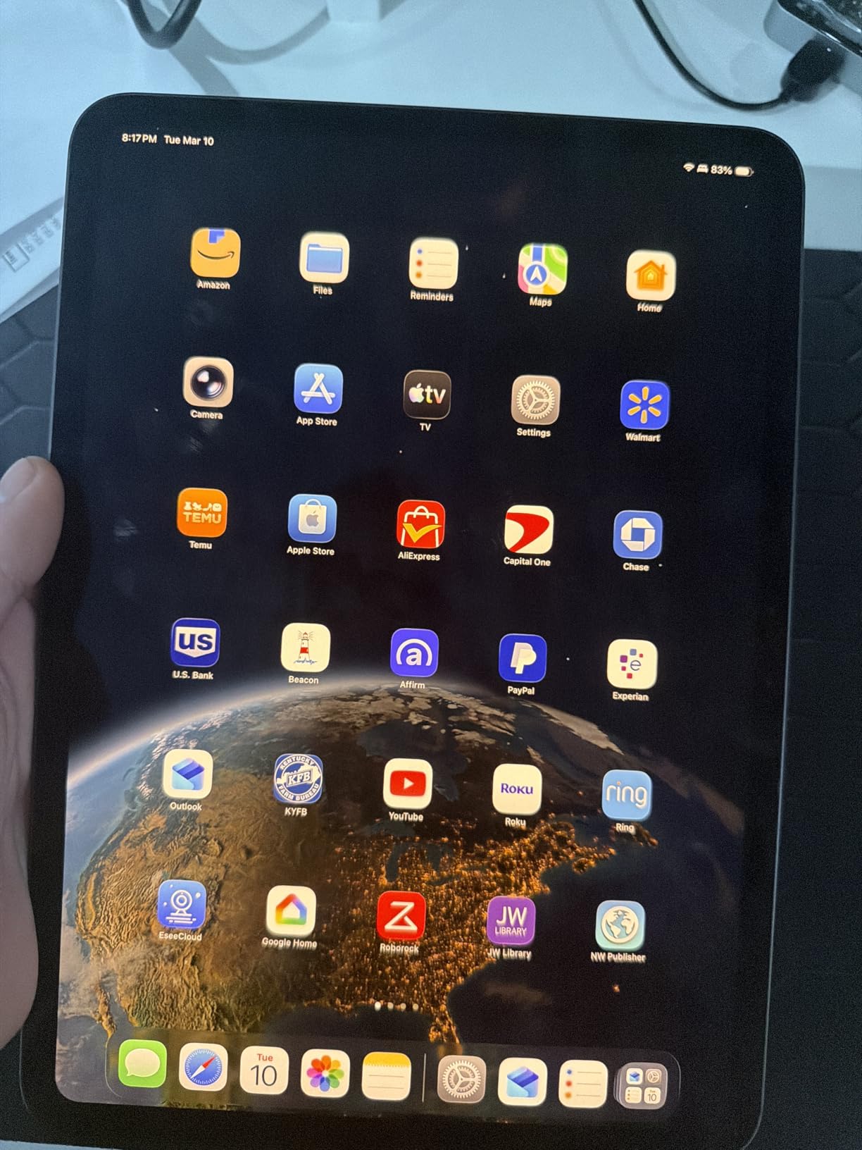 Apple iPad Pro 2024 (11-inch, Wi-Fi + Cellular, 256GB) - Space Black (Renewed) customer photo 1