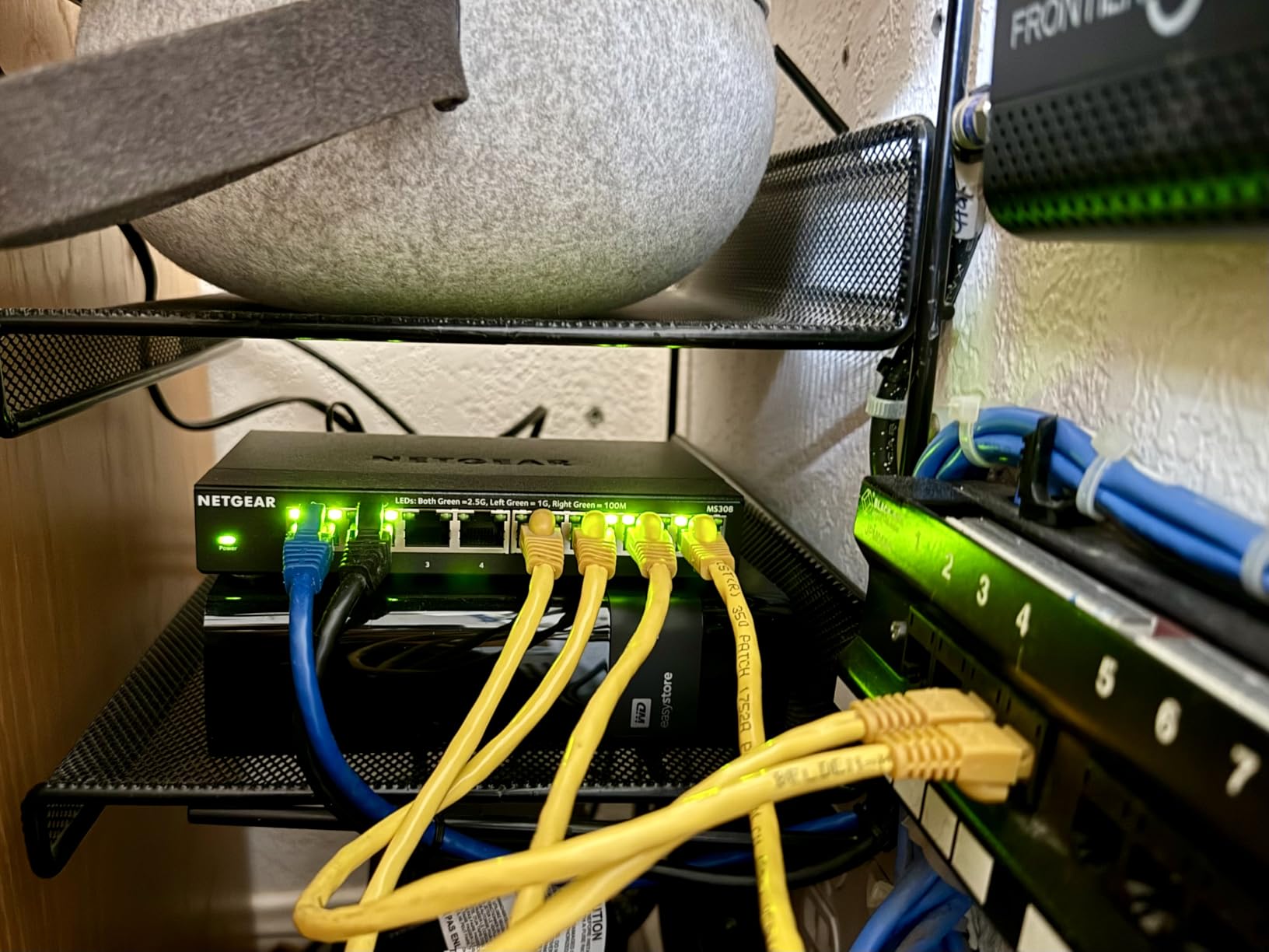 NETGEAR 8-Port 2.5GB Switch - Multi-Gigabit Ethernet Unmanaged Essentials Network Switch (MS308) - 8 x 1G/2.5G - Desktop or Wall Mount - Limited 3 Year Protection customer photo 1