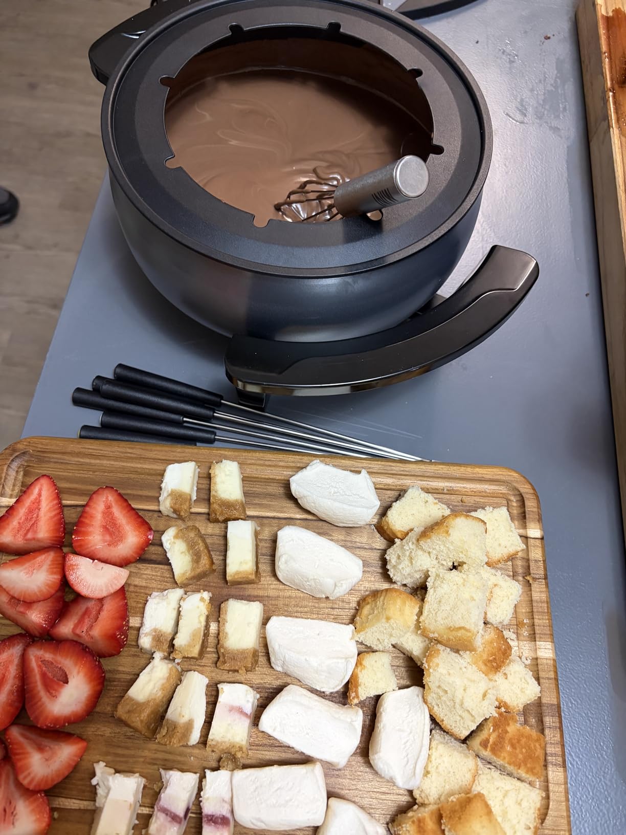 Hamilton Beach 12 Cup Electric Fondue Pot Set with Temperature Control, 6-Color Coded Forks, for Cheese, Chocolate, Hot Oil, Broth, 3 Quart PFAS-Free Nonstick Interior, Gray (86202) customer photo 1