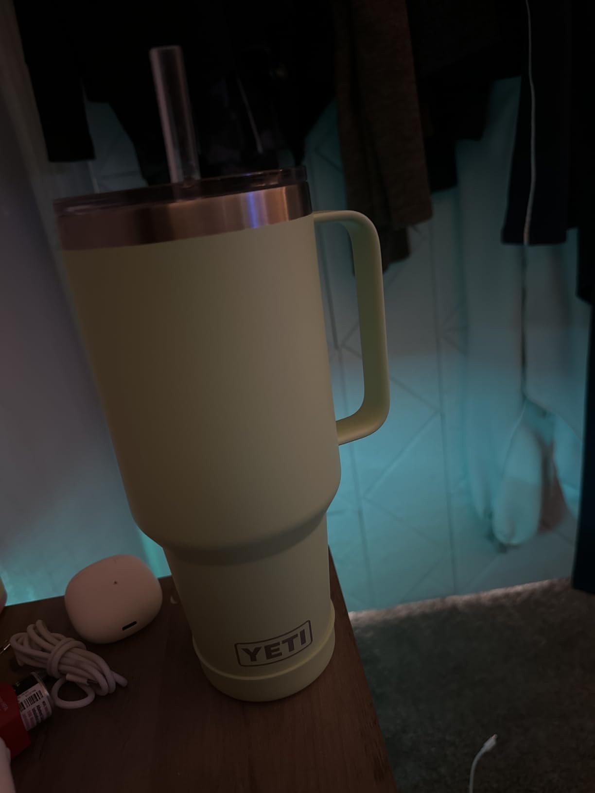YETI Rambler 42 oz Tumbler with Handle and Straw Lid, Travel Mug Water Tumbler, Key Lime customer photo 2