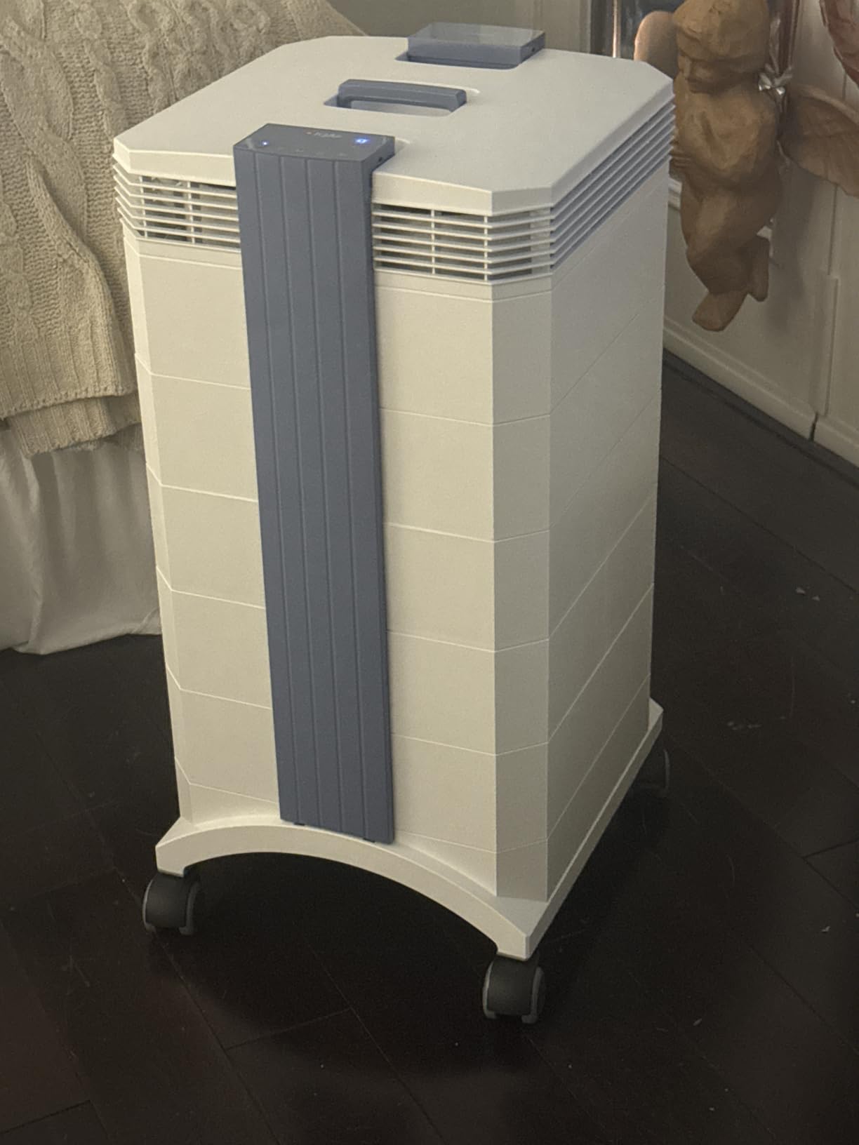 IQAir GC MultiGas XE Air Purifier - Smart MultiGas Filtration for Rooms up to 1125 sq ft customer photo 1