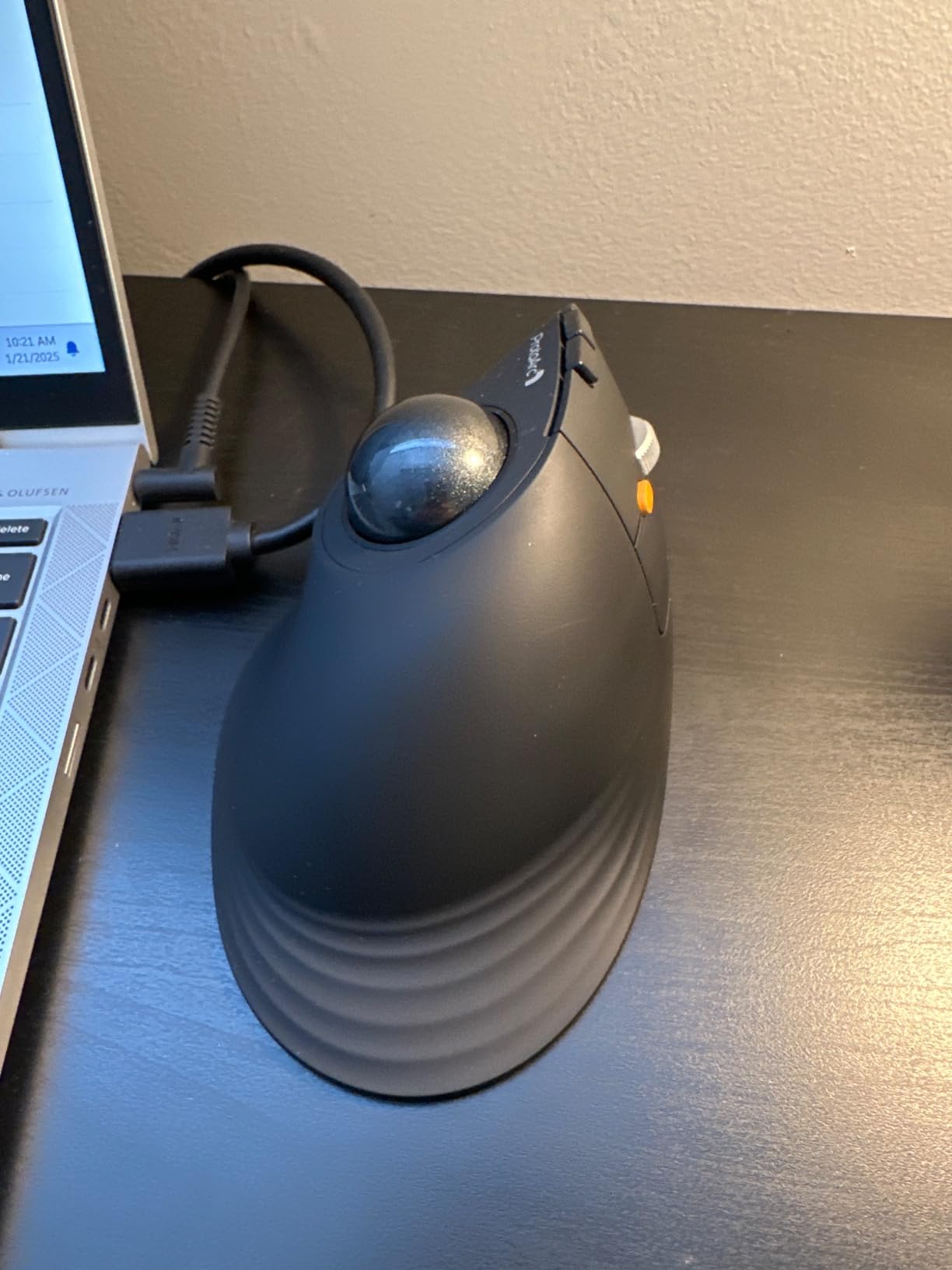 ProtoArc Vertical Wireless Trackball Mouse, EM05 NL Bluetooth Ergonomic Rollerball Mouse Rechargeable Computer Laptop Thumb Mice, 3 Device Connection, Compatible with iPad, Mac, Windows, PC-Gray customer photo 2