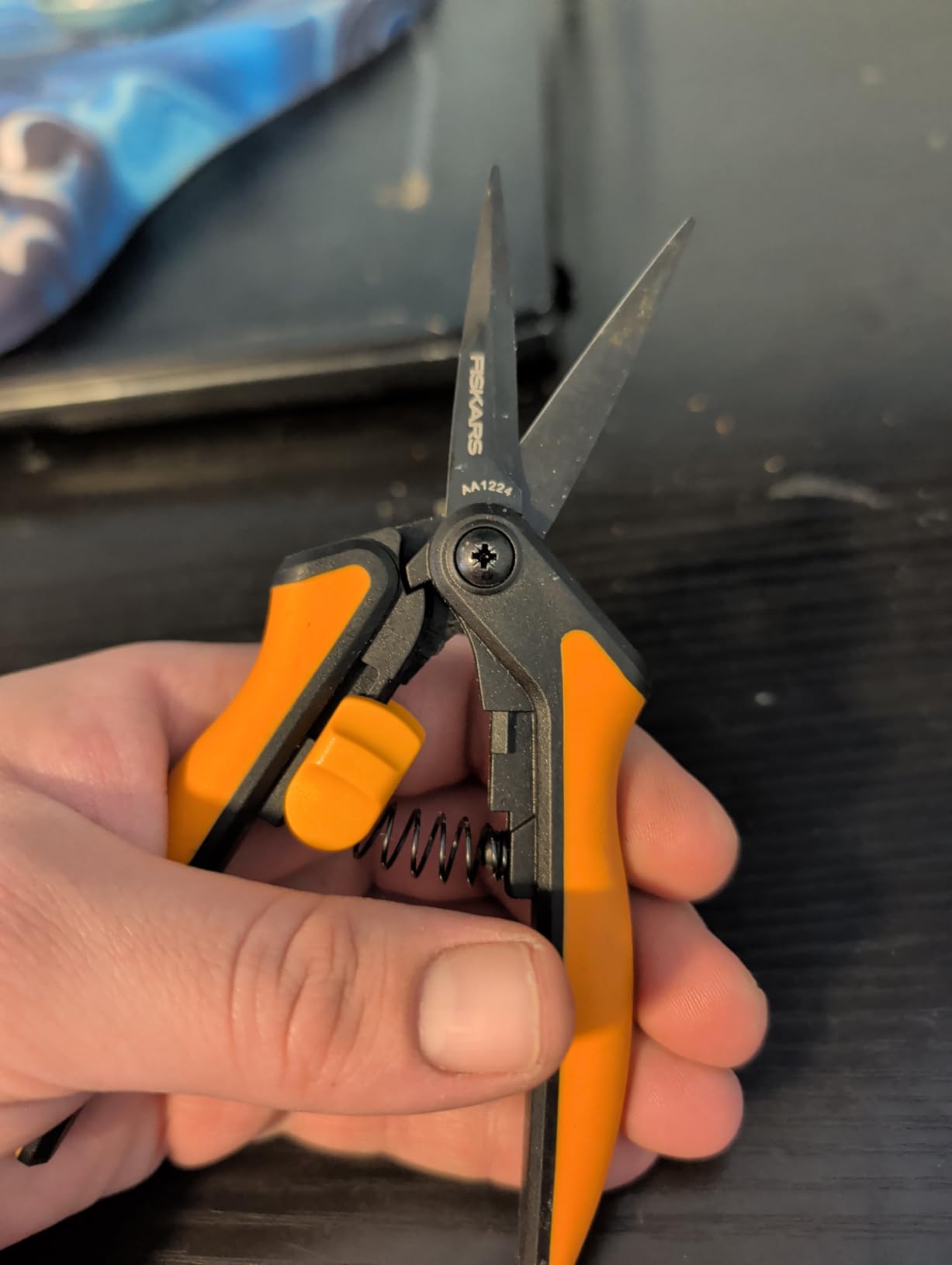 Fiskars 5-Piece Flower Gardening Essentials Set, Floral Pruner, Trowel, Cultivator, Gloves & Kneeling Cushion, Easy Action Bypass Blade with Wire Cutter & Stem Stripper, Lightweight Rustproof customer photo 1