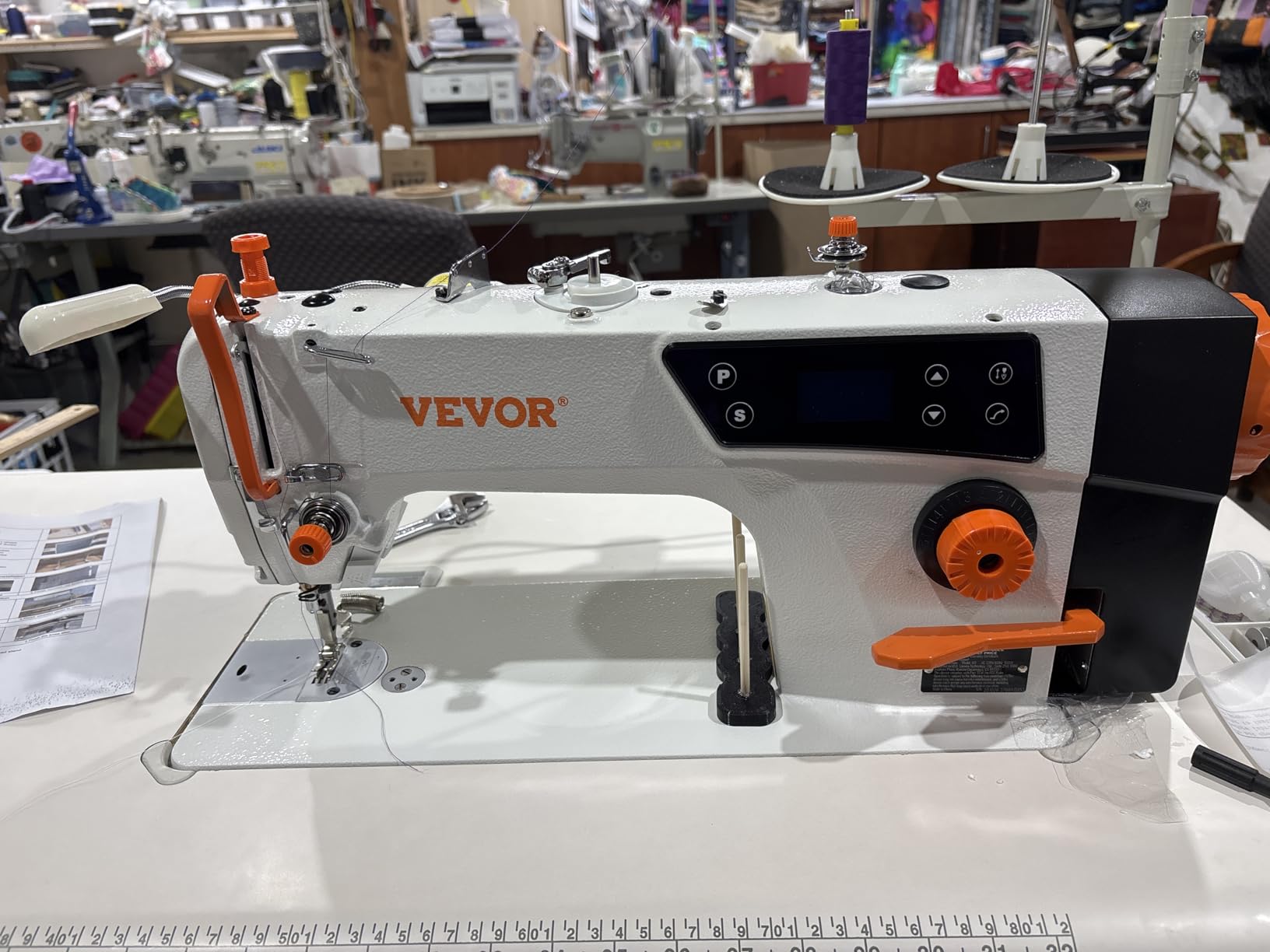 VEVOR Industrial Sewing Machine, 550W Servo Motor and Table Stand, 5000s.p.m Heavy-duty Lockstitch Sewing Machine, Clear Control Panel and Electro-mechanization Intelligent Start-stop for Easy Use customer photo 1