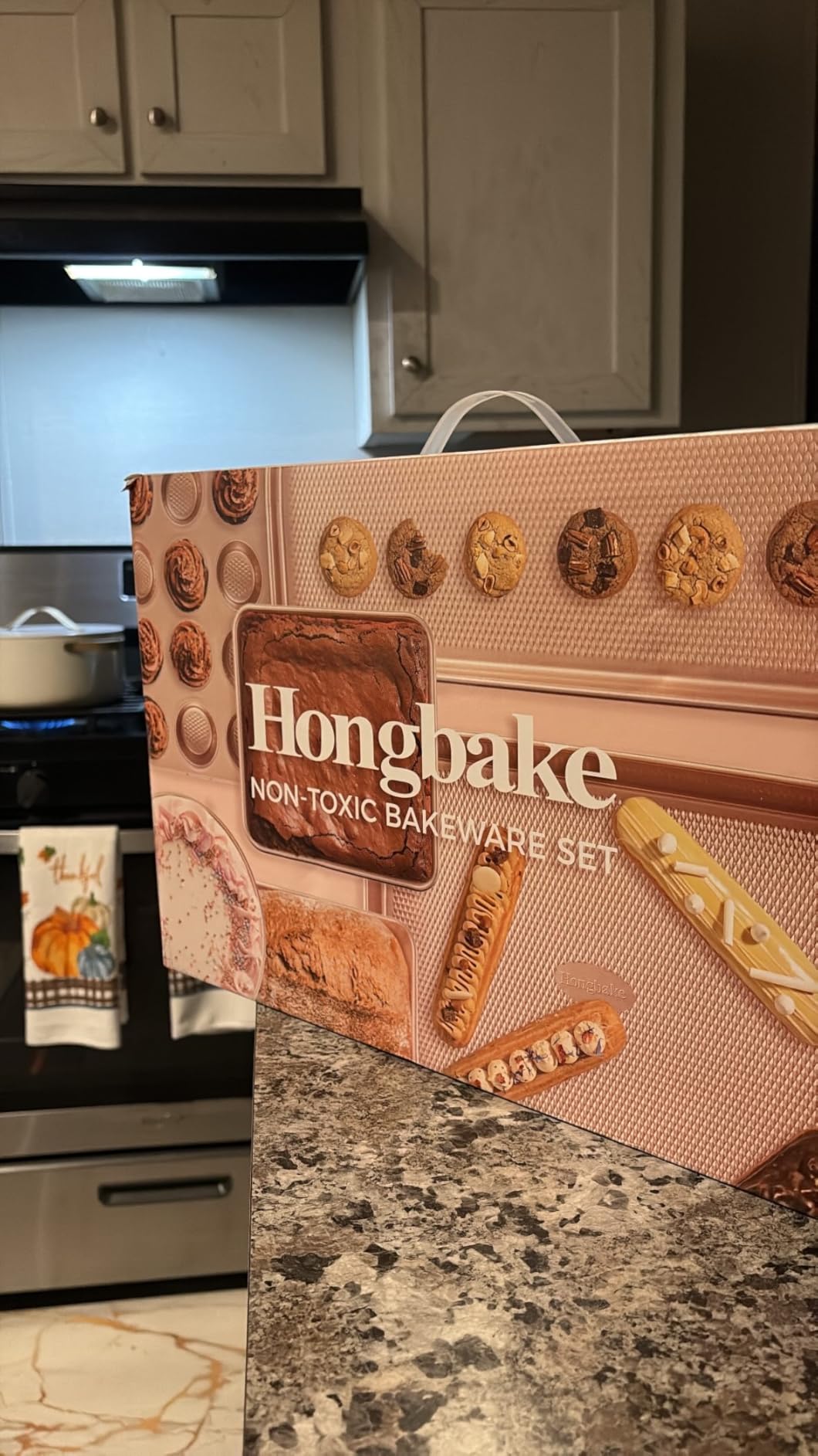 HONGBAKE 9-Piece Baking Pans Set Nonstick, Stackable Non Toxic Bakeware Sets with Diamond Texture, Oven Pan Set for Cooking, Includes Cookie Sheet with Rack, Cake Pan, Roasting Pan, Muffin Tin, Gold customer photo 1