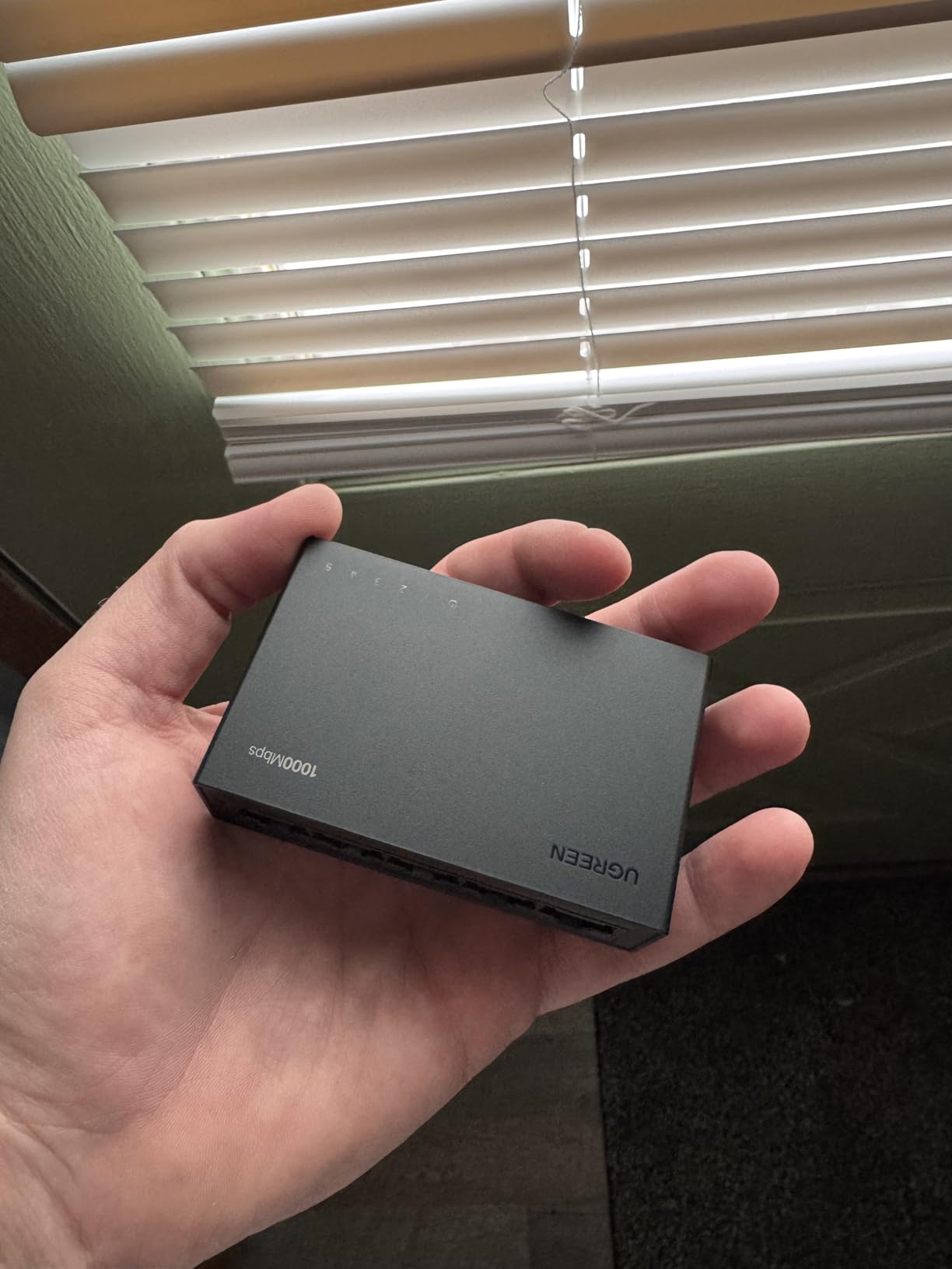 UGREEN Ethernet Switch, 5 Port Gigabit Ethernet Splitter, Plug & Play, Wall Mount & Desktop Network Switch Hub, Unmanaged, Compact, with LED, Fanless Quiet, for Internet Cable, Laptop, Router, NAS customer photo 1