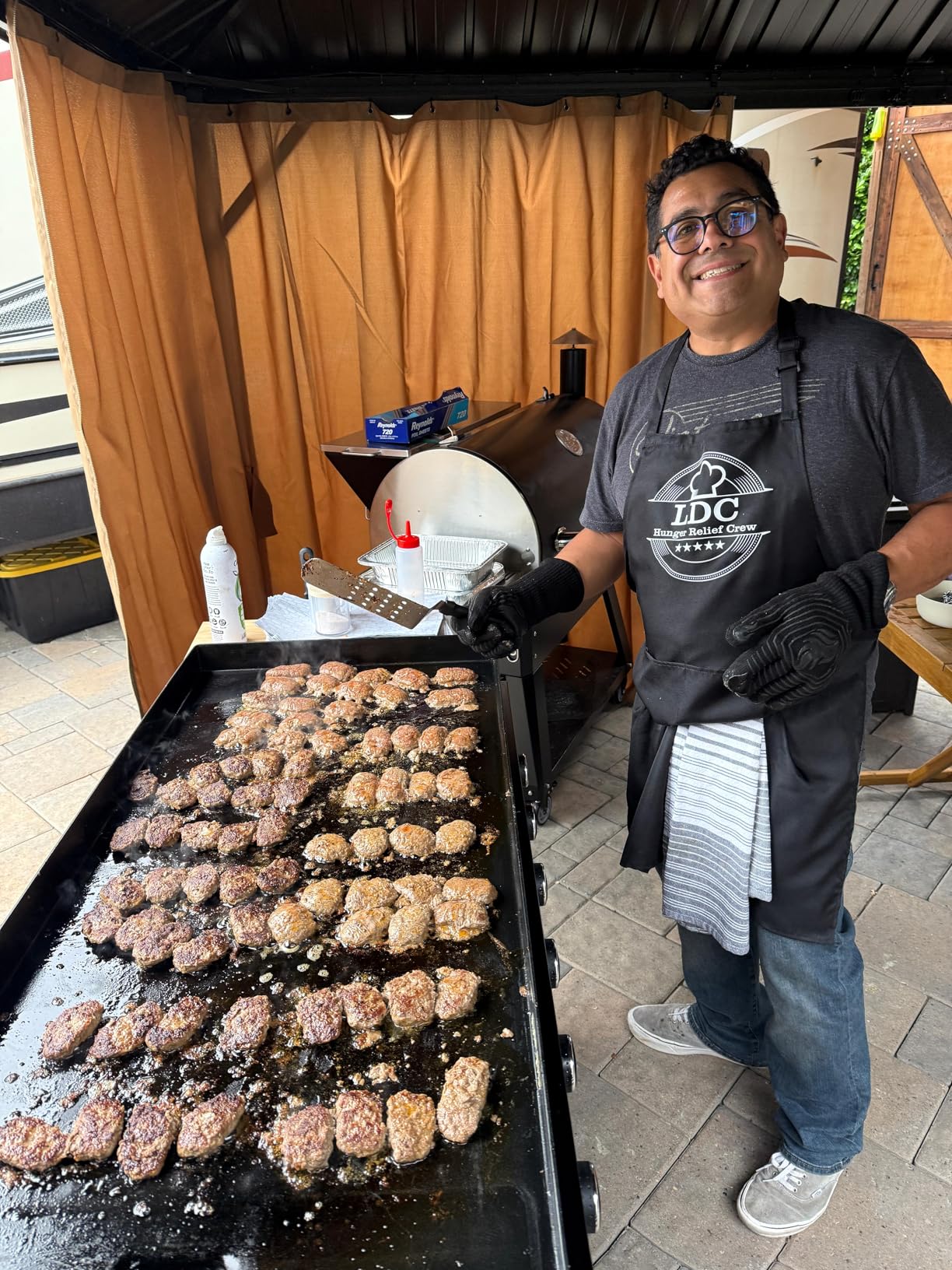 Royal Gourmet GB6000 6 Burner Propane Gas Griddle with Folding Side Tables, 44-Inch Flat Top Grill with Double-Layer Bottom Shelves for Outdoor Party or Backyard Barbecue, Black customer photo 1