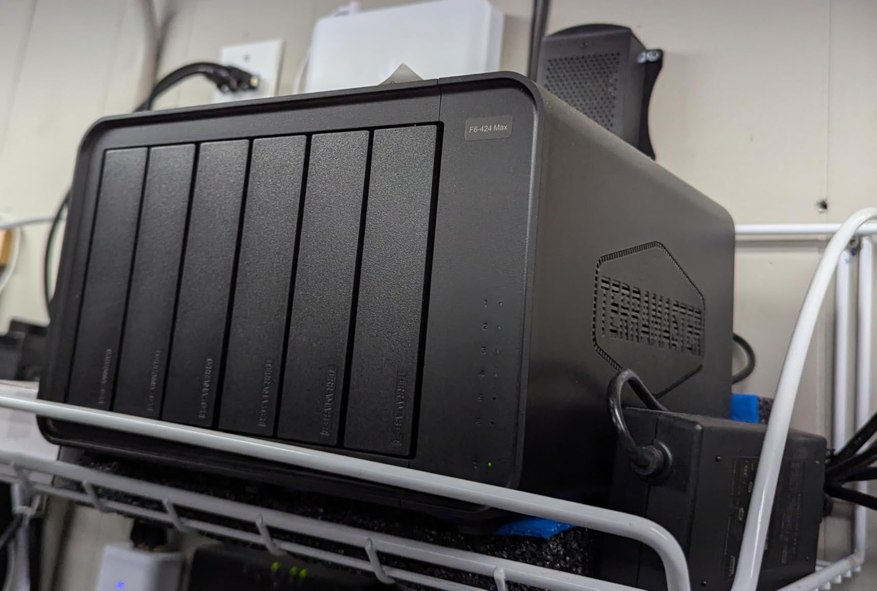 TERRAMASTER F6-424 NAS Storage 6Bay - N95 Quad-Core CPU, 8GB DDR5 RAM, Dual 2.5GbE Ports, Network Attached Storage with High Performance (Diskless) customer photo 2