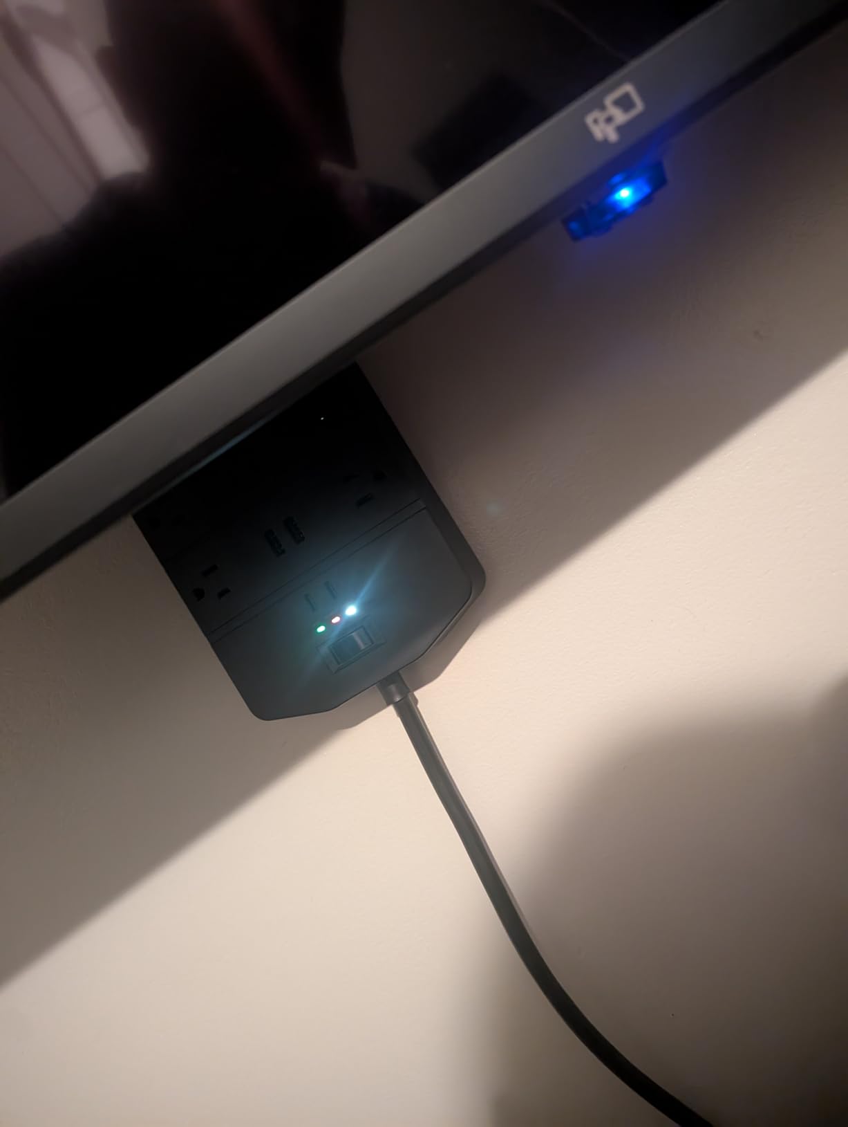 Power Strip,SUPERDANNY 5000 Joules Surge Protector with 13 AC Outlets 2 USB-A & 2 USB-C PD 20W Fast Charging Heavy Duty 14AWG/3C Industrial Grade Extension Cord for Workbench Home Office Black customer photo 1