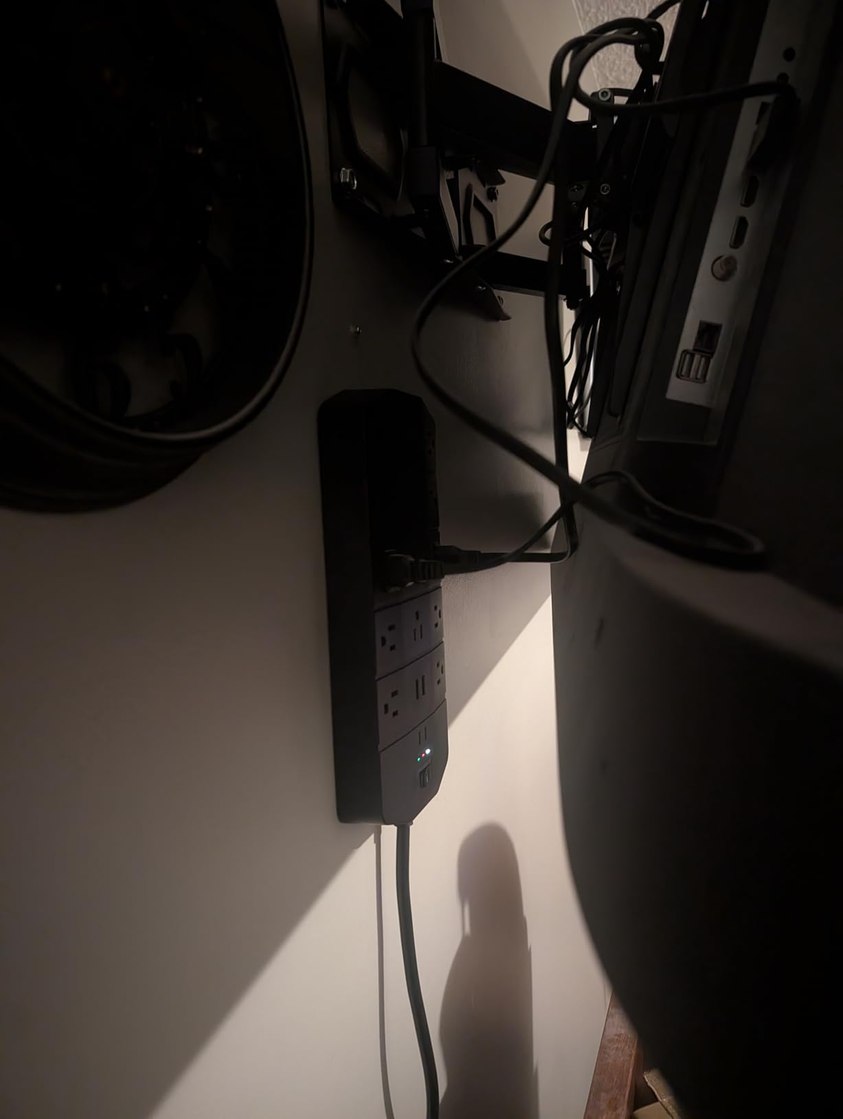 Power Strip,SUPERDANNY 5000 Joules Surge Protector with 13 AC Outlets 2 USB-A & 2 USB-C PD 20W Fast Charging Heavy Duty 14AWG/3C Industrial Grade Extension Cord for Workbench Home Office Black customer photo 2