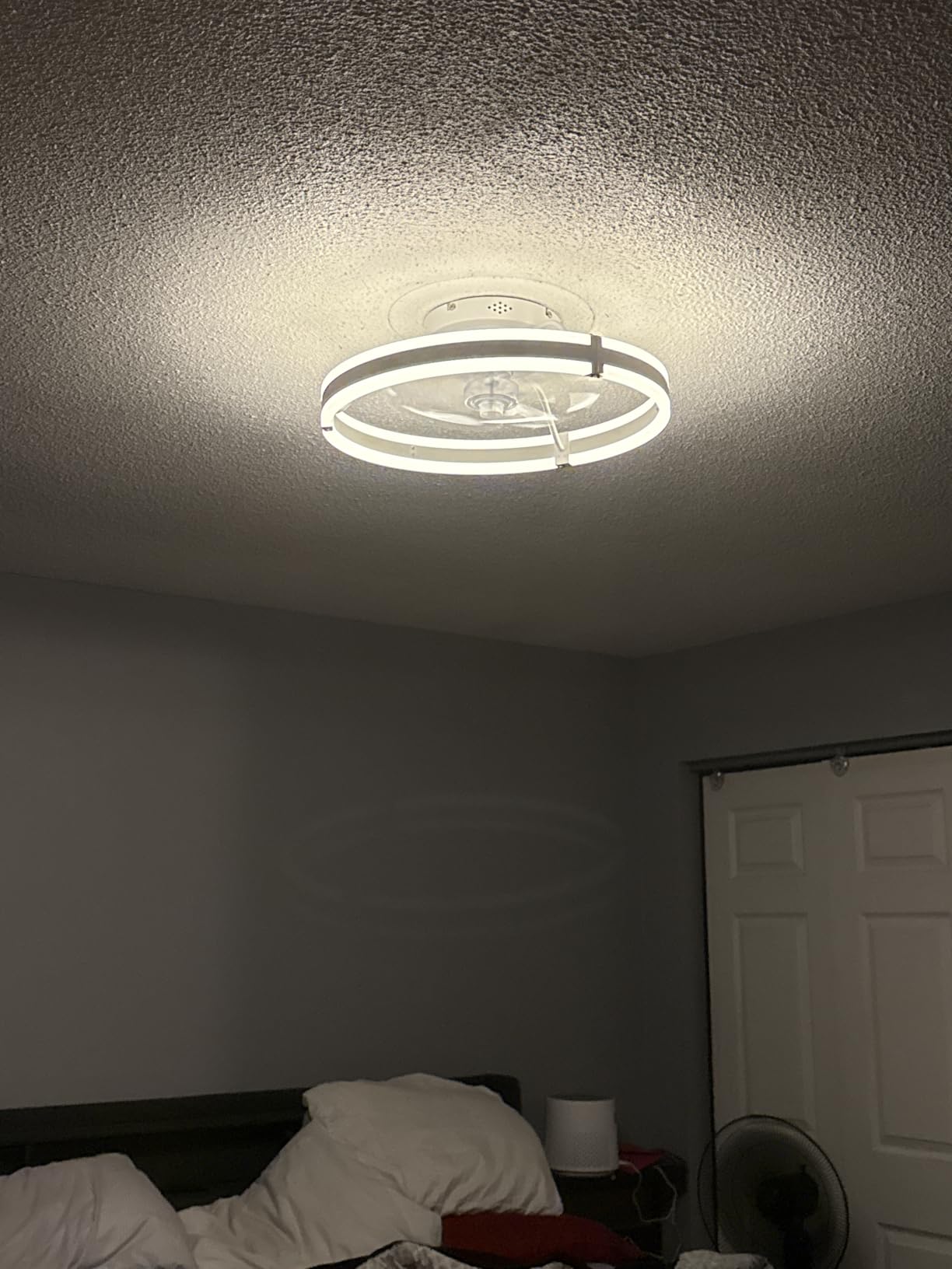 ZMISHIBO Ceiling Fans with Lights and Remote, 19.7'' Low Profile Ceiling Fan, 3000-6000K Dimmable Modern Flush Mount LED Fan Light, 6 Wind Speeds, Black Fandelier Ceiling Fans for Bedroom customer photo 1