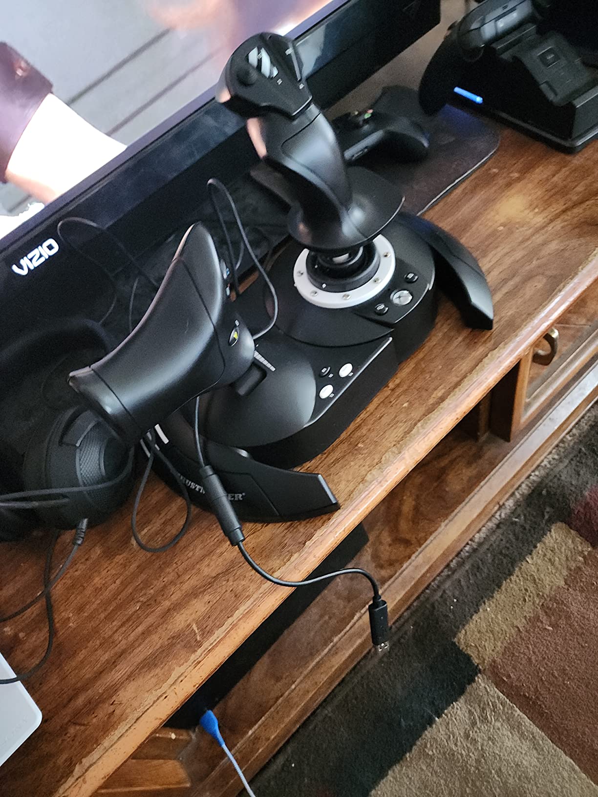 Thrustmaster T-Flight Hotas One Microsoft Flight Simulator 2024 Collector's Edition - Flight Stick & Throttle Controller for Xbox Series X|S & PC, Official Flight Simulator Controller customer photo 1