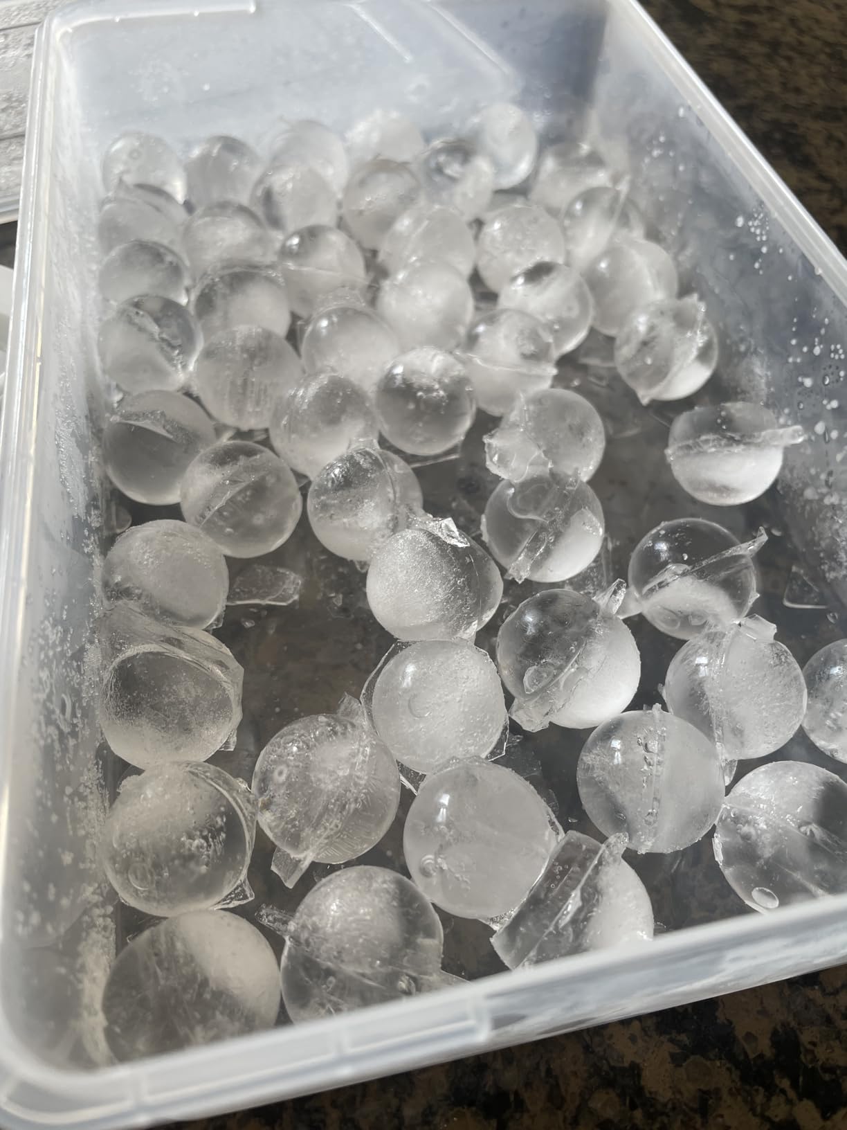 WIBIMEN Ice Cube Tray with Lid and Bin - Round Ice Trays for Freezer with Lid - Ice Cube Trays for Freezer with Ice Container (0.8