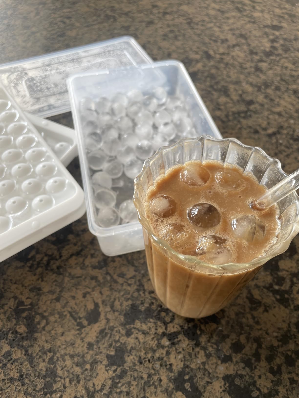 WIBIMEN Ice Cube Tray with Lid and Bin - Round Ice Trays for Freezer with Lid - Ice Cube Trays for Freezer with Ice Container (0.8