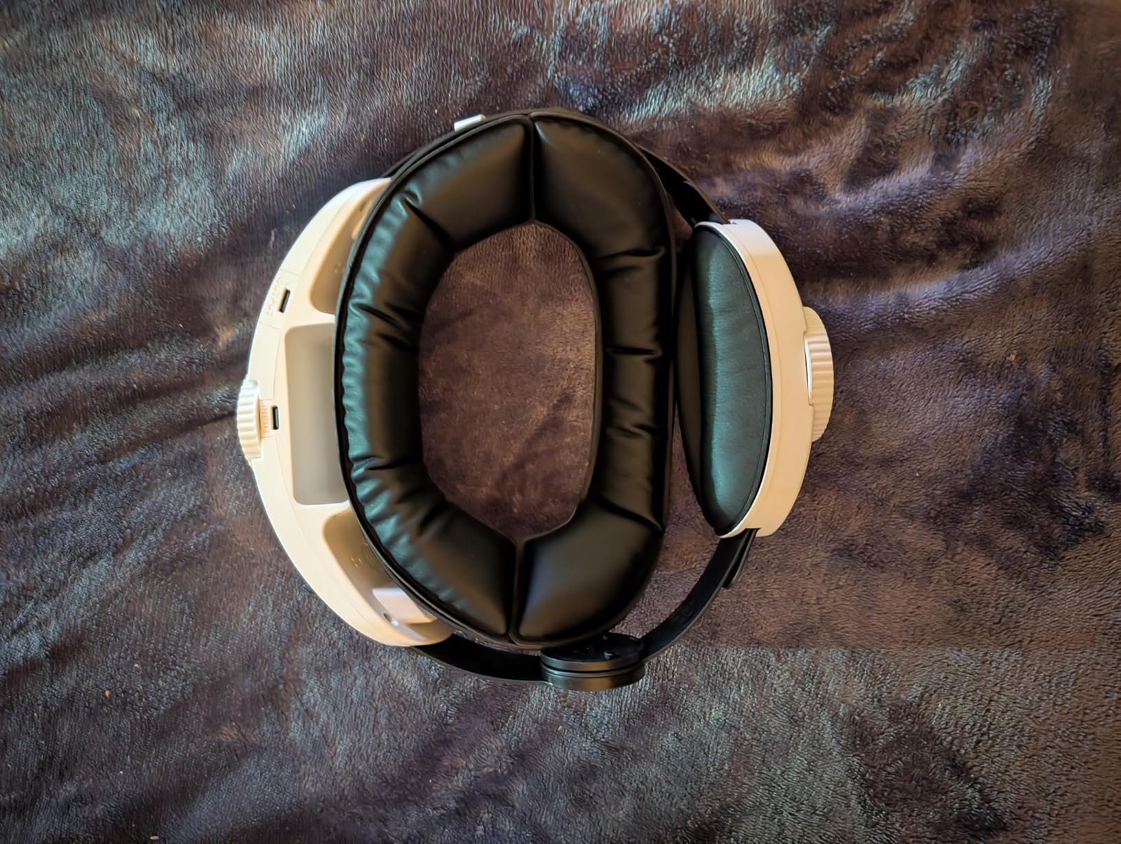 PowerA Charging Station for Meta Quest 3 / 3S, Officially Licensed by Meta, VR Headset Charger, Controller Charger, Rechargeable Controller Batteries, up to 30 Hours per Charge, USB-C Powered customer photo 1