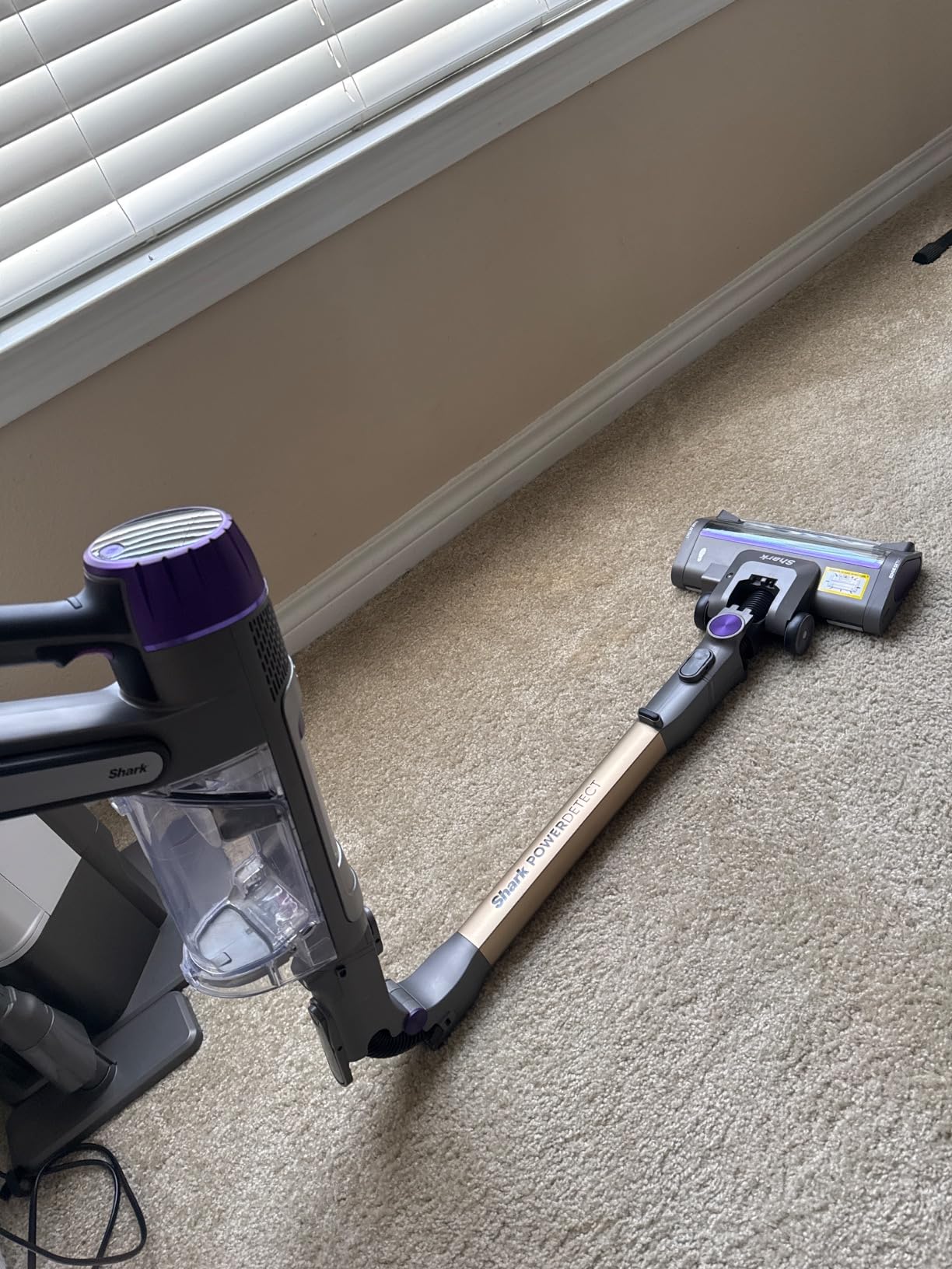 Shark Cordless Vacuum Cleaner with HEPA Filter, PowerDetect Clean & Empty, Powerful Suction, Auto-Empty System, Pet Hair Pickup, Carpets & Hardfloor, Dark Gray, IP3251 customer photo 2