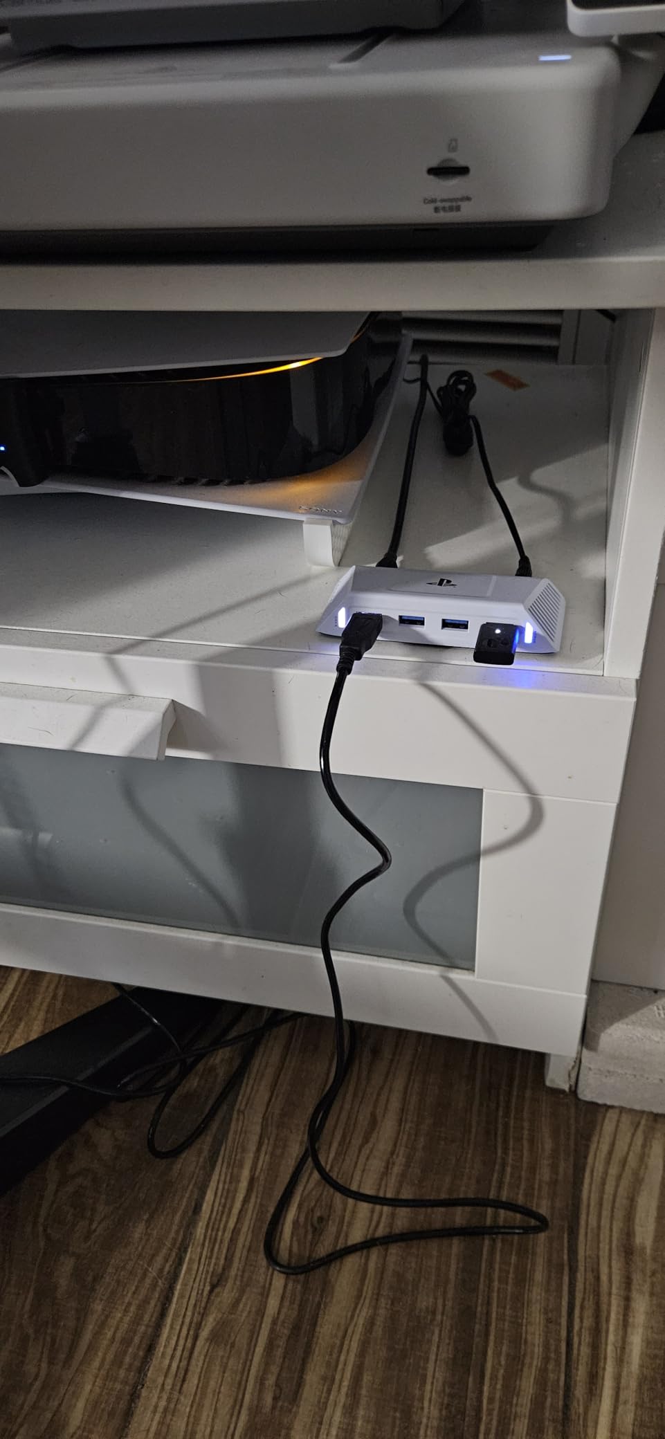 PowerA 4-Port USB 5Gbps Hub for PlayStation5, USB 3.2, AC Powered, Weighted Base, Officially Licensed customer photo 1