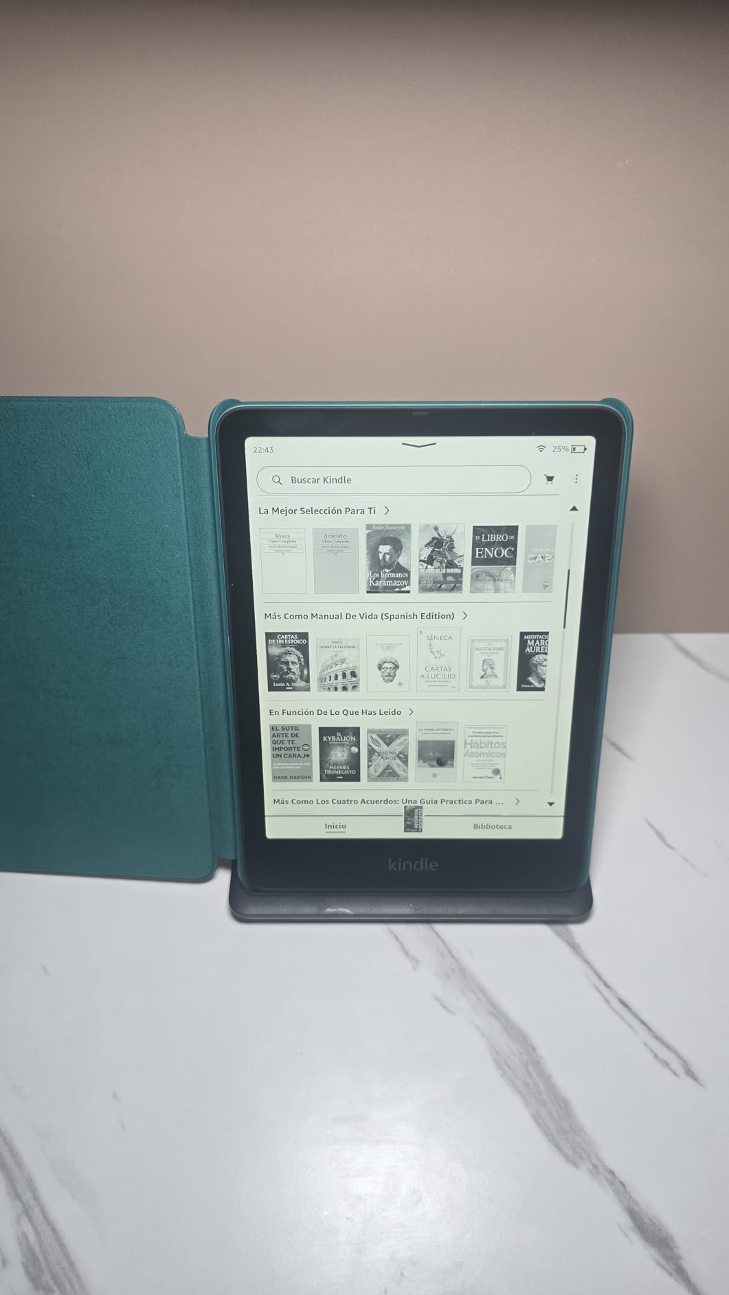 Kindle Paperwhite Bundle: Includes, Amazon Kindle Paperwhite Signature Edition 32GB | Black, Fabric Cover| Black & Wireless Charging Dock customer photo 2