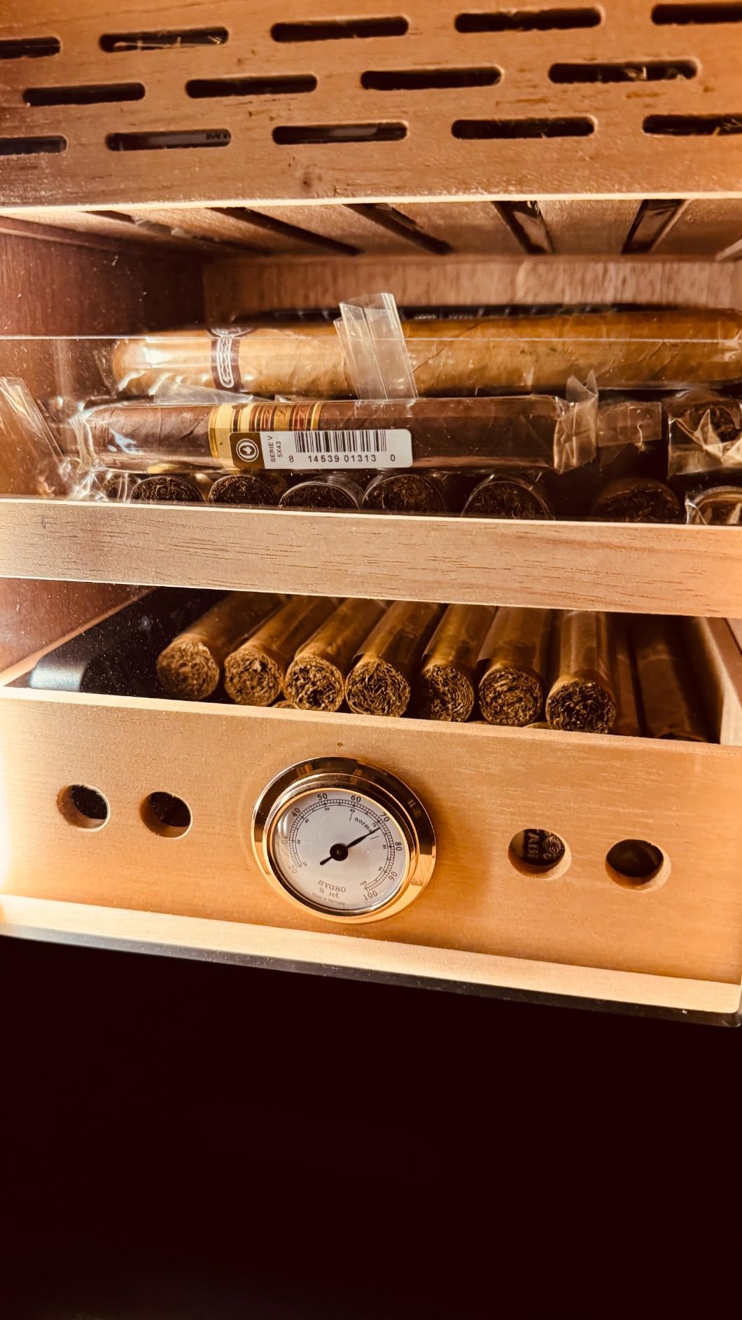 Cigar Humidor, Lighted Control Magnetic Door Desktop Cigar Humidor Cabinet,with Cigar Accessory Drawer and 2 humidifiers 3 Layer Large Capacity Humidor,Hold 100-150 Cigars (Brown) customer photo 1