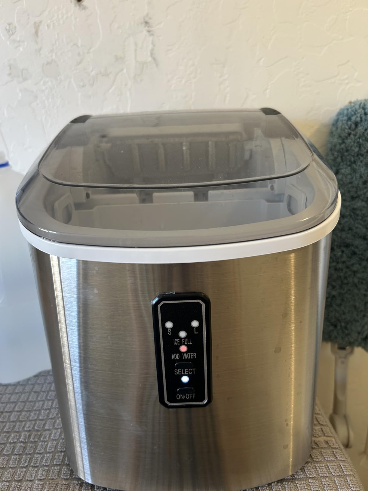 EUHOMY Ice Maker Countertop, 9 Cubes Ready in 6 Mins, 26lbs/24H, Self-Cleaning, Portable Ice Maker Machine with Carry Handle customer photo 1