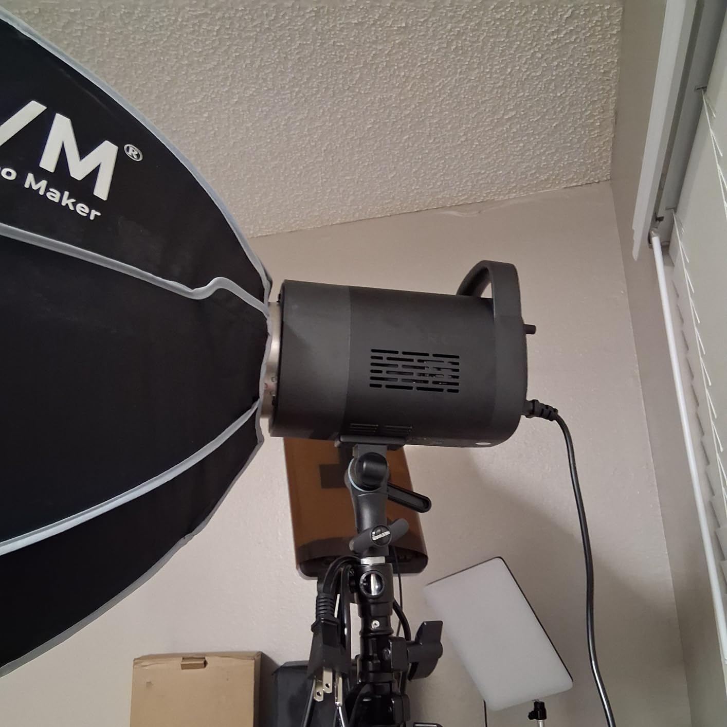 NEEWER CB120B 120W LED Video Light with 2.4G&APP Control COB Bi Color 2700K-6500K 78000lux at 1m/CCT Mode/CRI97/12 Scenes/Bowens Mount Continuous Output Lighting for Studio Photography/Video Recording customer photo 2