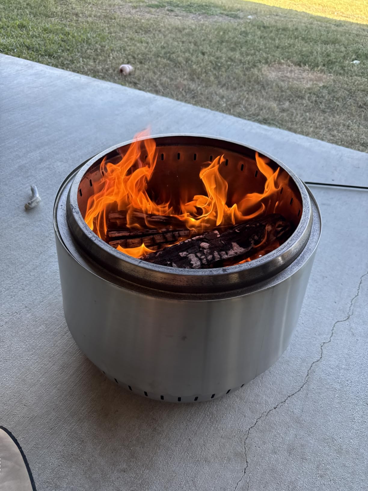 East Oak Fuoco 21 Inch Smokeless Fire Pit, Outdoor Wood Burning Bonfire Firepit with Stand, Removable Ash Pan | Portable Stainless Steel Fireplace with Carrying Bag for Outside, Patio & Backyard customer photo 2
