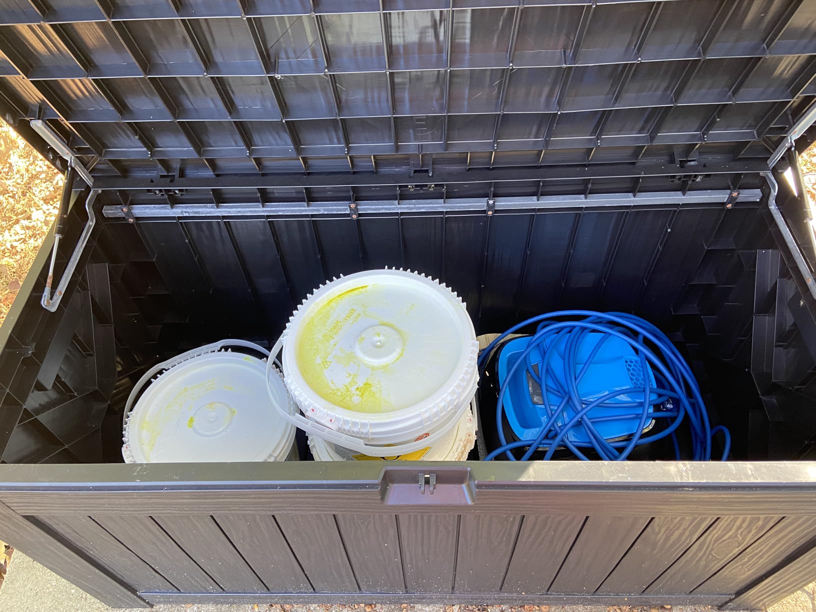 Devoko 120 Gallon Deck Box Resin Outdoor Storage Box Waterproof for Patio, Large Outdoor Storage Bench Lockable for Outside (Black) customer photo 1