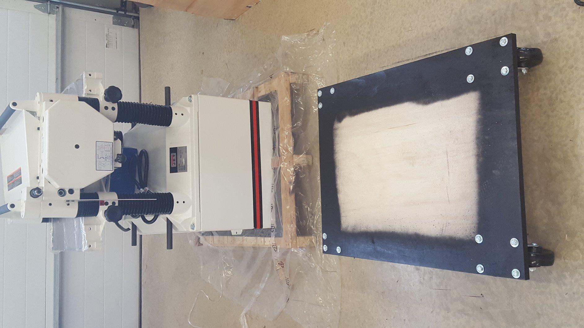 JET Black 20-Inch Thickness Planer for Woodworking, Helical Style Cutterhead with 2-Speed (24 FPM / 31 FPM) Feed Rate, 5 HP, 230V 1Ph (JPW-208HH-BLK) customer photo 1