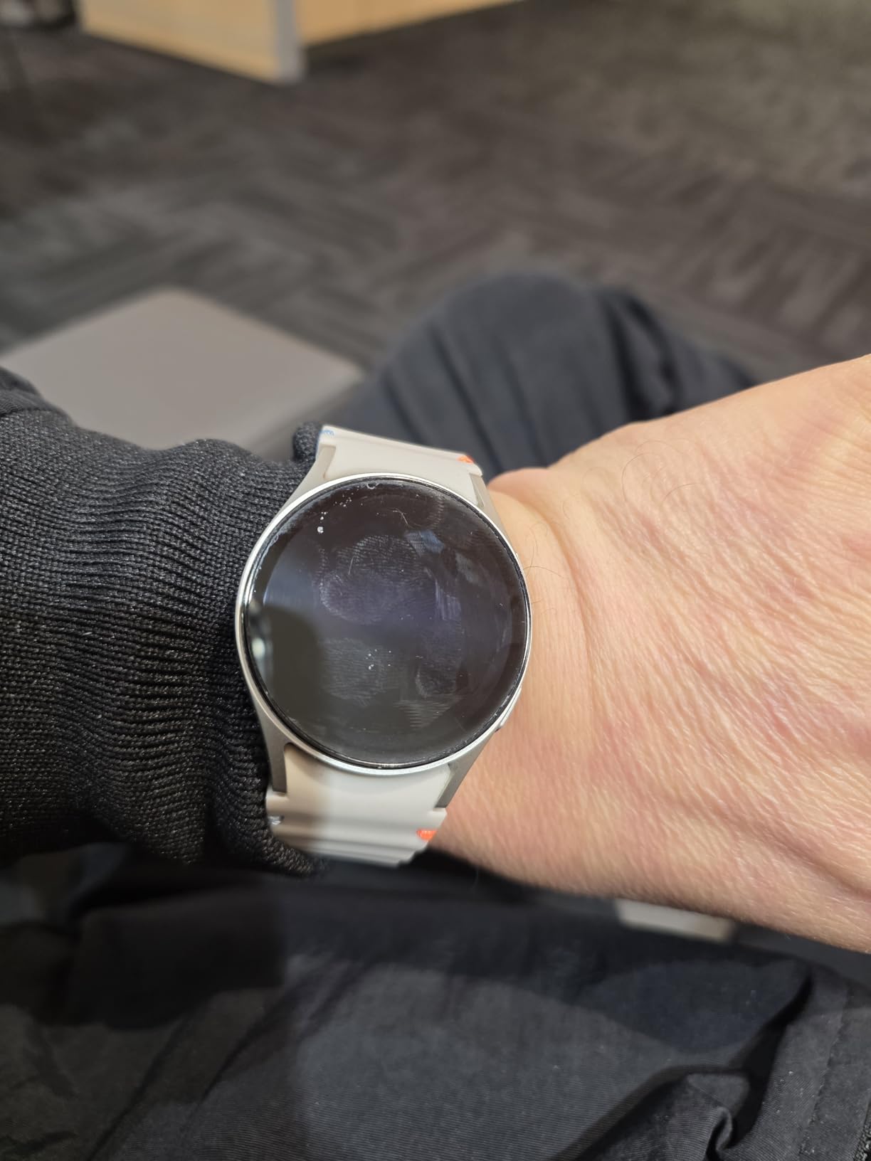 SAMSUNG Galaxy Watch 7 40mm Bluetooth AI Smartwatch w/Energy Score, Wellness Tips, Heart Rate Tracking, Sleep Monitor, Fitness Tracker, 2024, SM-L300NZECXAA Cream (Renewed) customer photo 1