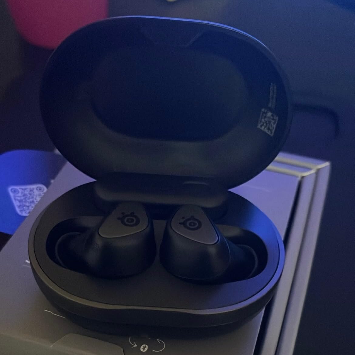 SteelSeries Arctis GameBuds for Xbox/PC/PS5/Switch/Mobile - Quick-Switch 2.4GHz+Bluetooth 5.3 - Active Noise Cancelling - Mobile App - Water Resistant IP55 - 40H Battery with Qi Charging Case - Black customer photo 1