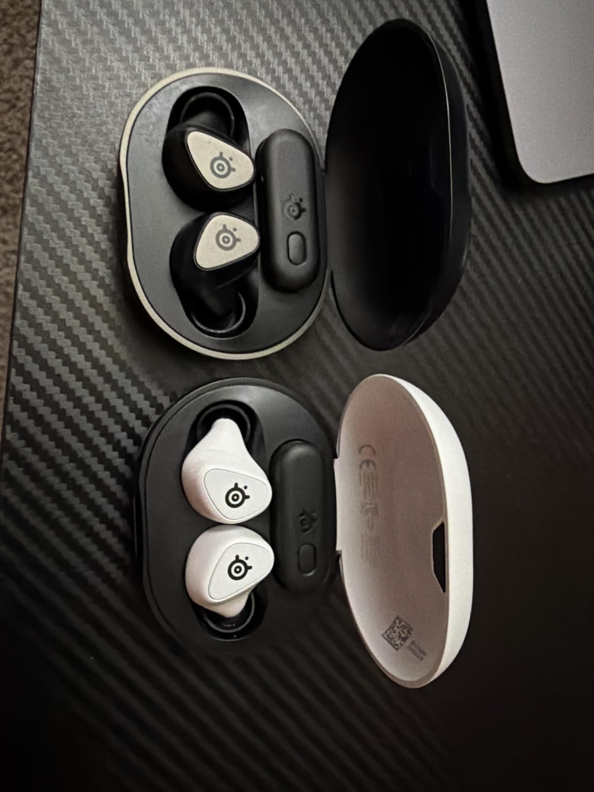 SteelSeries Arctis GameBuds for Xbox/PC/PS5/Switch/Mobile - Quick-Switch 2.4GHz+Bluetooth 5.3 - Active Noise Cancelling - Mobile App - Water Resistant IP55 - 40H Battery with Qi Charging Case - Black customer photo 2