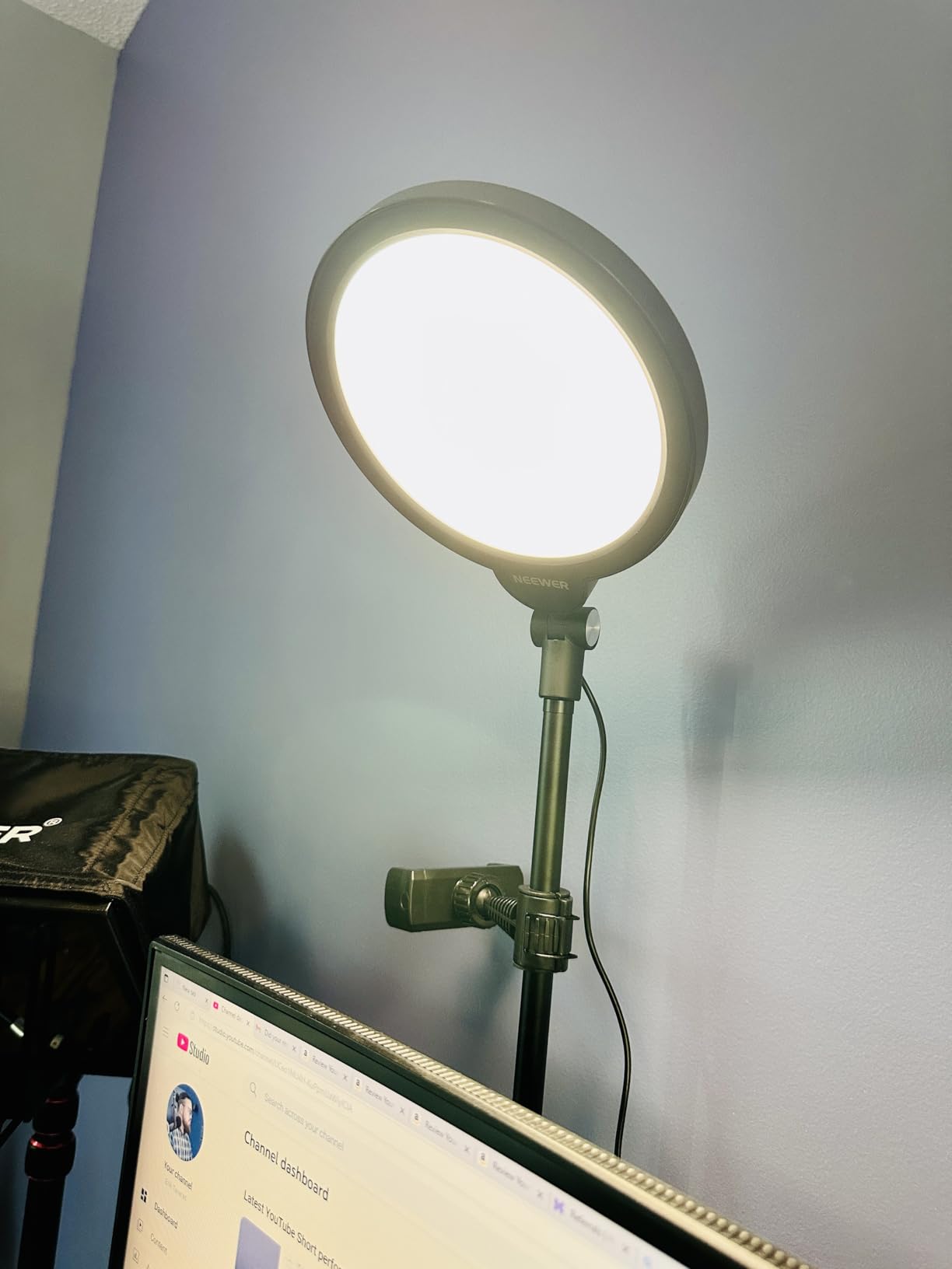 NEEWER Basics 7 inch Desk Ring Light for Video Recording, 10W Dimmable Full Screen Key Lighting with Stand & Phone Holder for iPhone Computer Laptop Vlog Live Streaming Video Conference, R06 customer photo 2