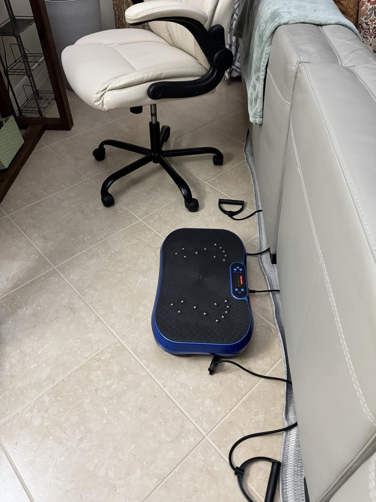 SoftGym Vibration Plate Exercise Machine for Lymphatic Drainage, Power Vibrate Stand Shake Board 450 Lbs Capacity Whole Body Workout Waver with Fitness Resistance Bands Weight Loss customer photo 1