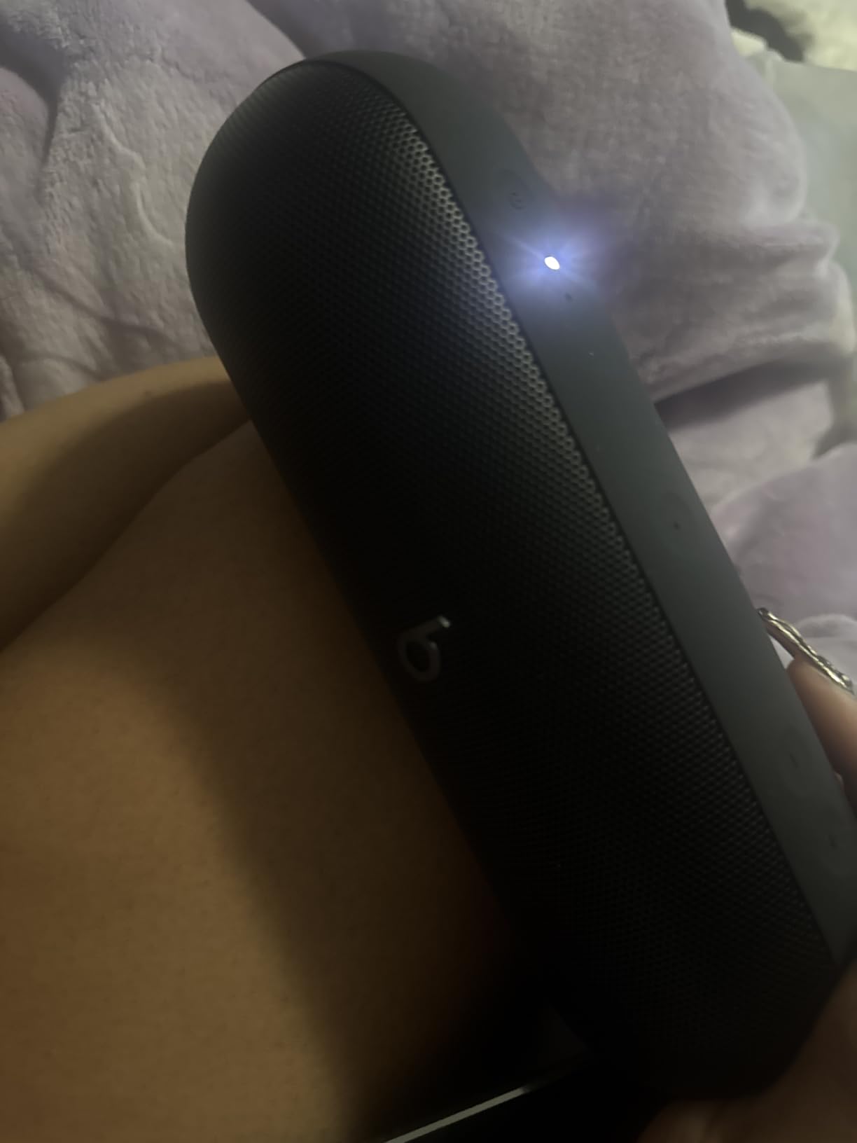 Beats Pill - Bluetooth Speaker and Portable Wireless Charger via USB-C - Up to 24 Hours Battery Life, IP67 Water Resistant, Apple & Android Compatible, Built-in Microphone - Matte Black (Renewed) customer photo 2