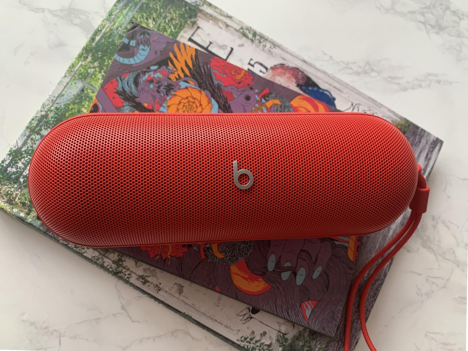 Beats Pill - Wireless Bluetooth Speaker and Portable Charger via USB-C - Up to 24 Hours Battery Life, IP67 Water Resistant, Apple & Android Compatible, Built-in Microphone - Statement Red (Renewed) customer photo 2