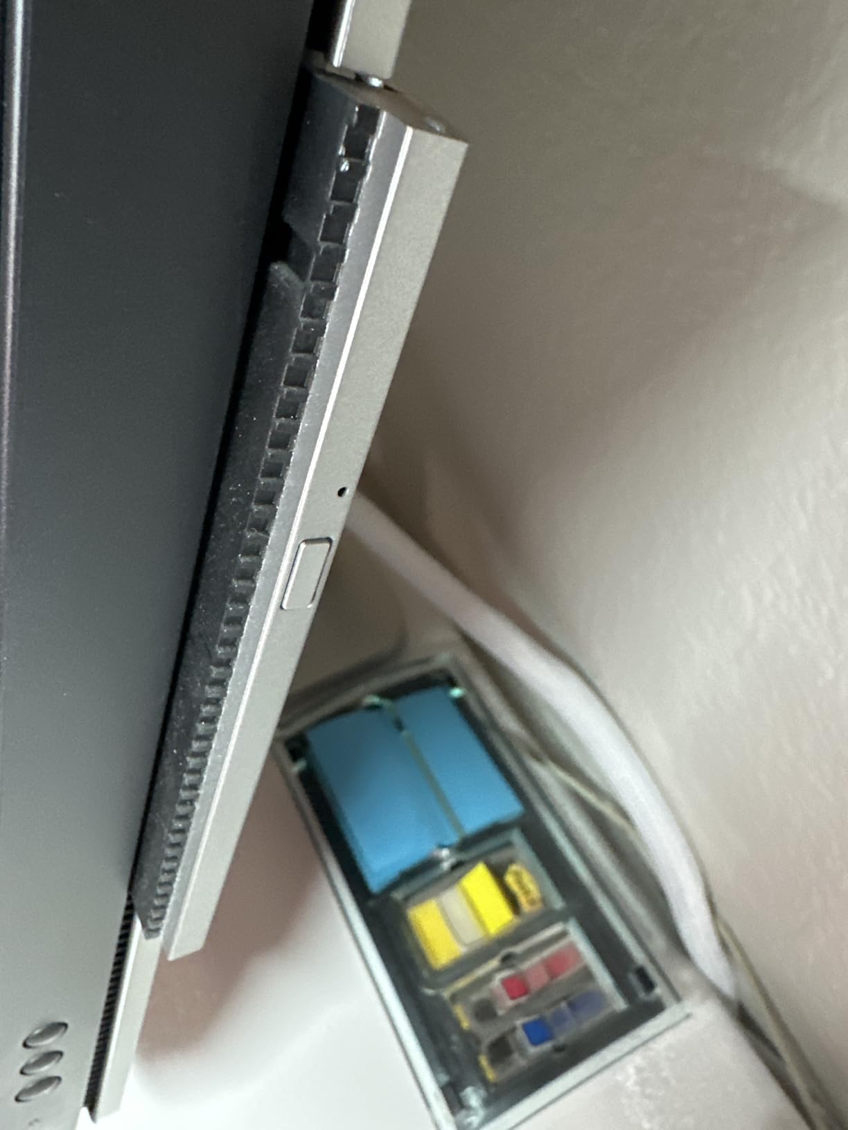 [313Pcs] Cable Management Kit, 67 Adhesive Cable Clips, Topavatop Desk Cord Organizer, 22 Reusable Cable Strap, 4 Cable Sleeve Split, 200 Nylon Cable Zip Ties with 20 Mounts for TV Office Home, White customer photo 1